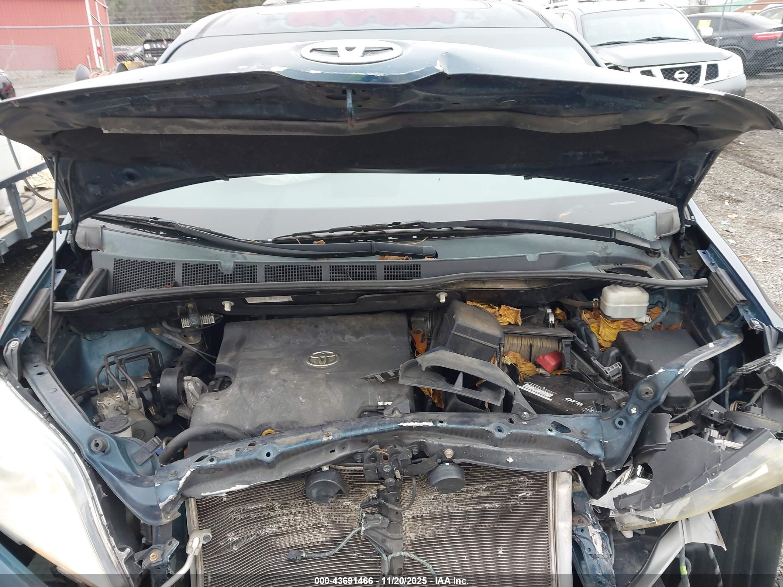 TOYOTA SIENNA image 10
