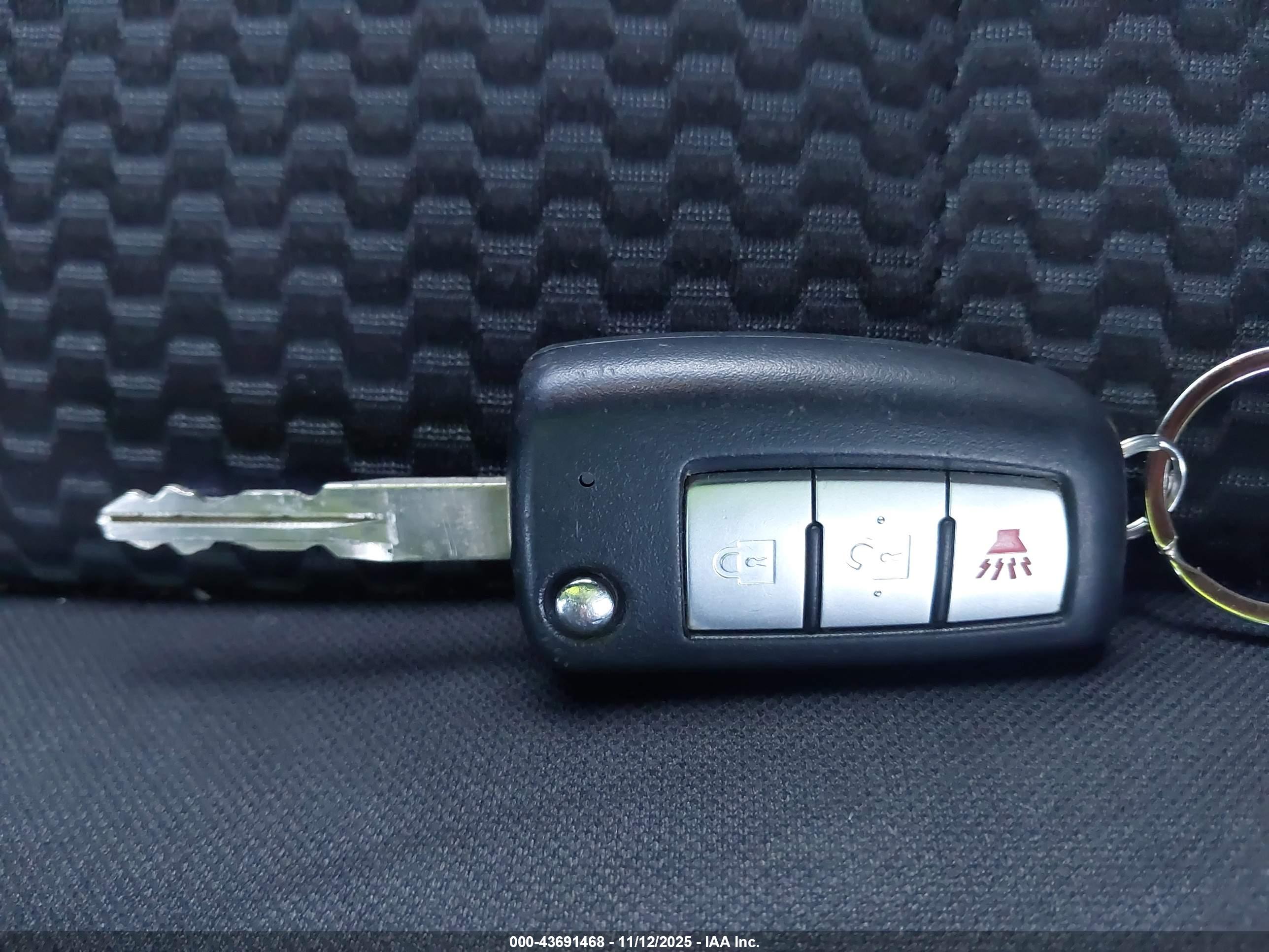 NISSAN ROGUE image 11
