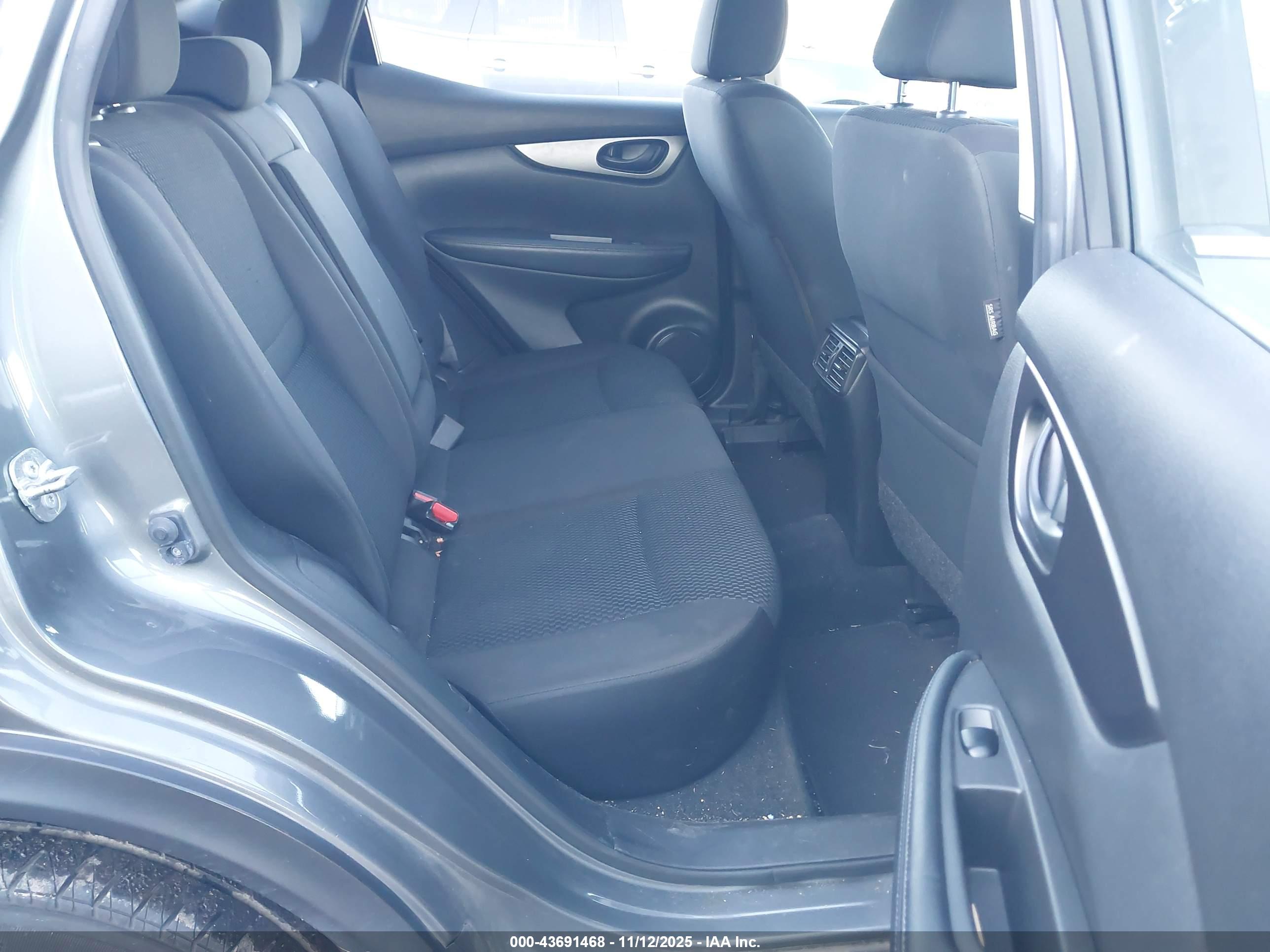 NISSAN ROGUE image 8