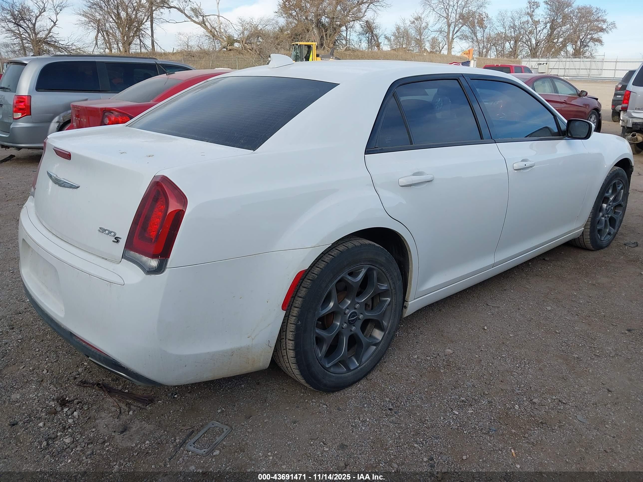 CHRYSLER 300 image 4