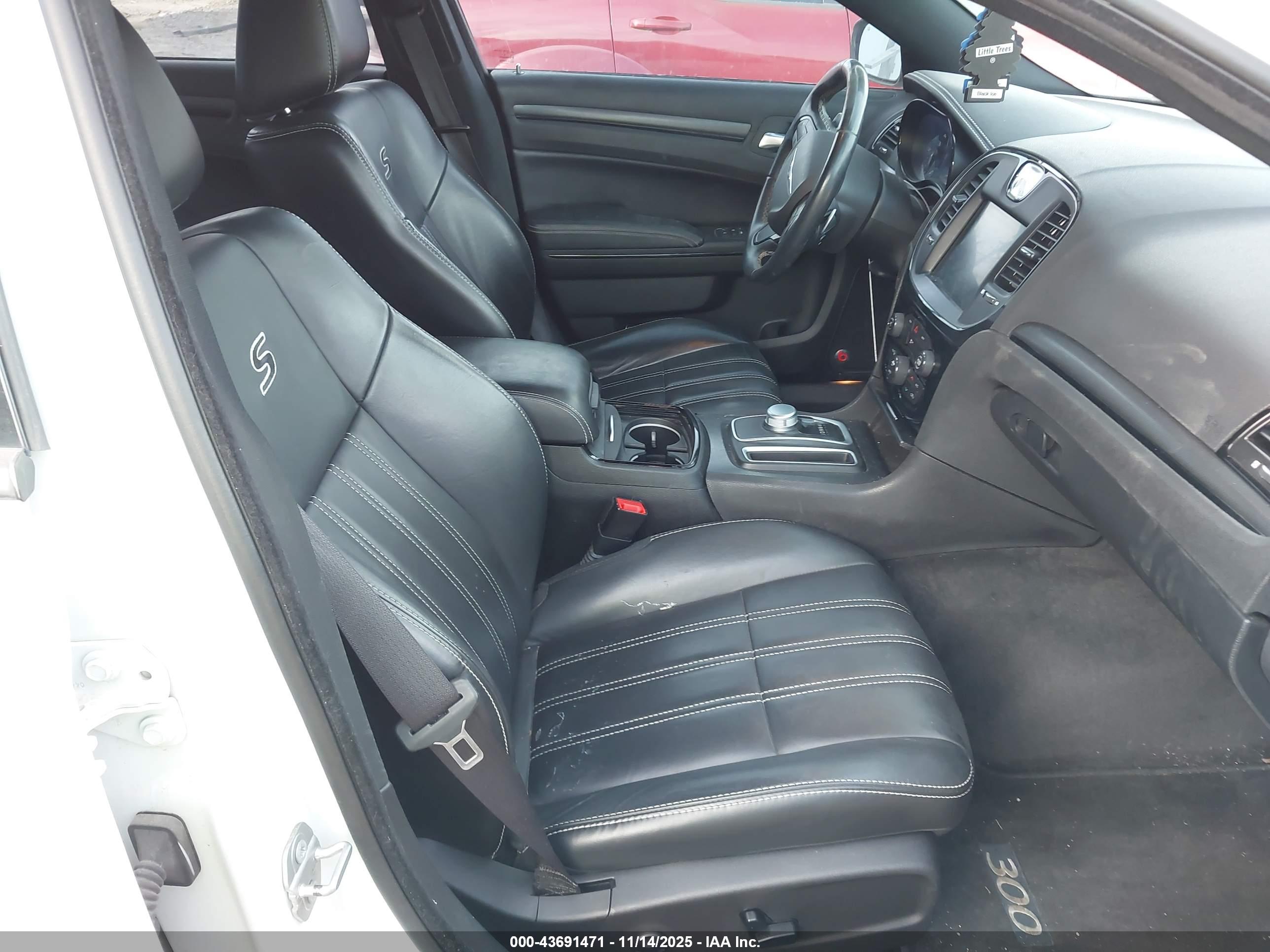 CHRYSLER 300 image 5