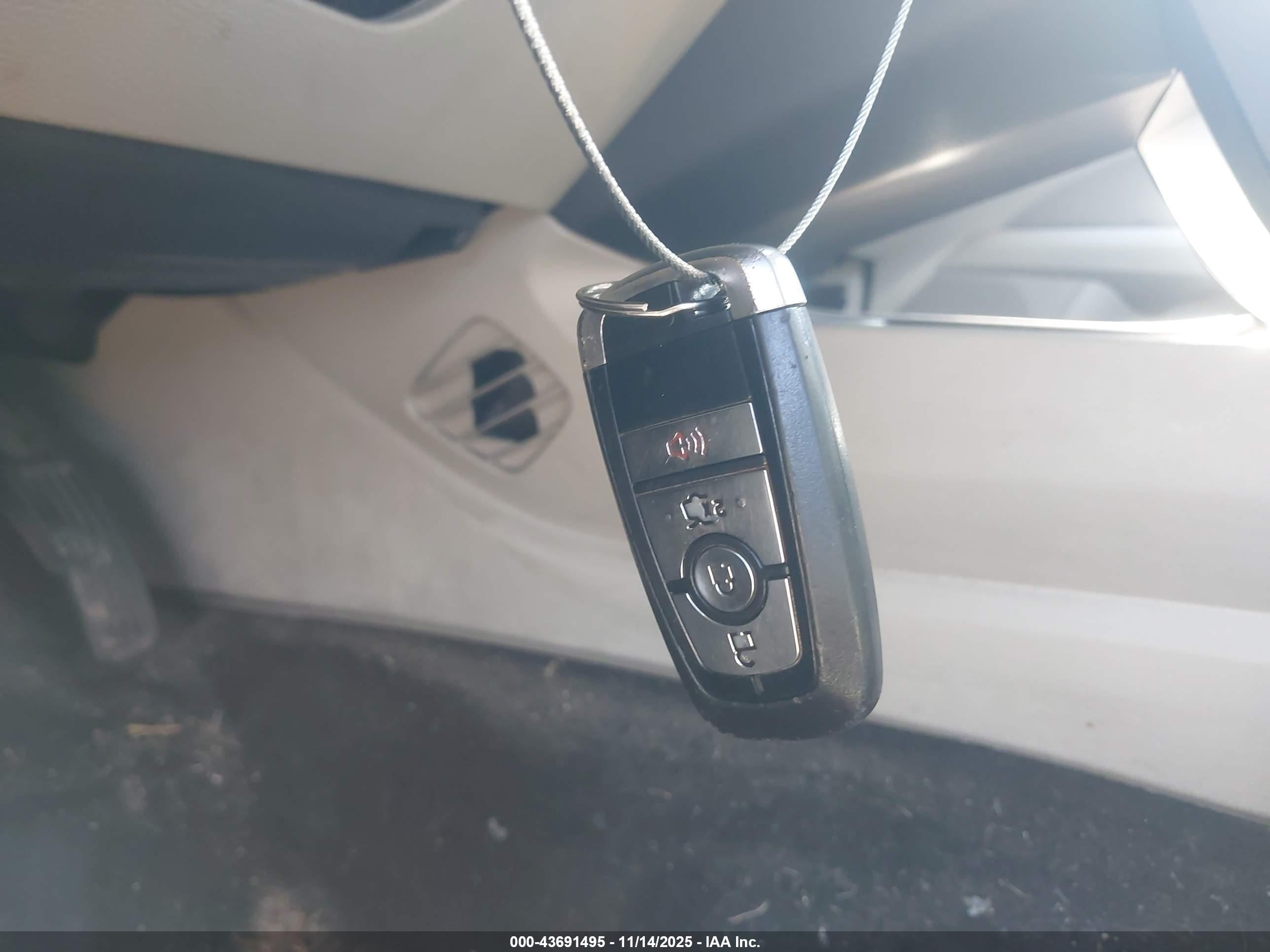 FORD FUSION image 11