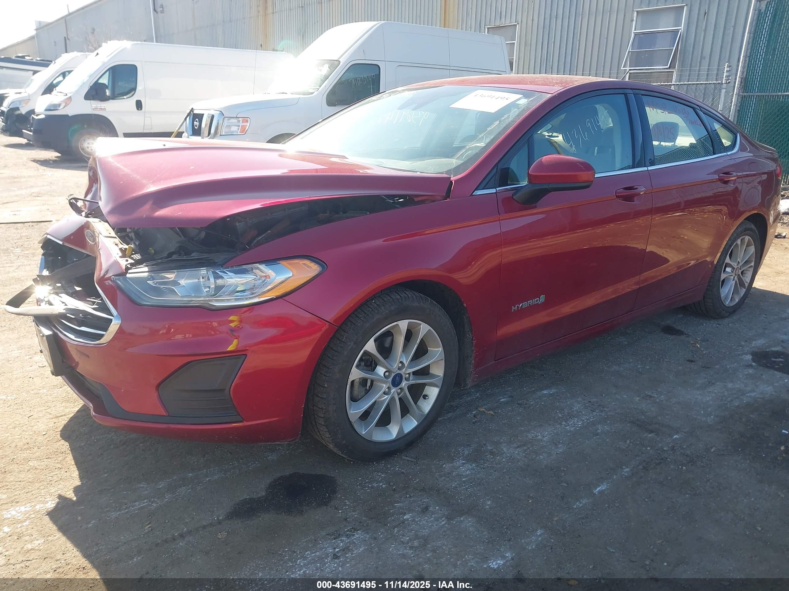 FORD FUSION image 2