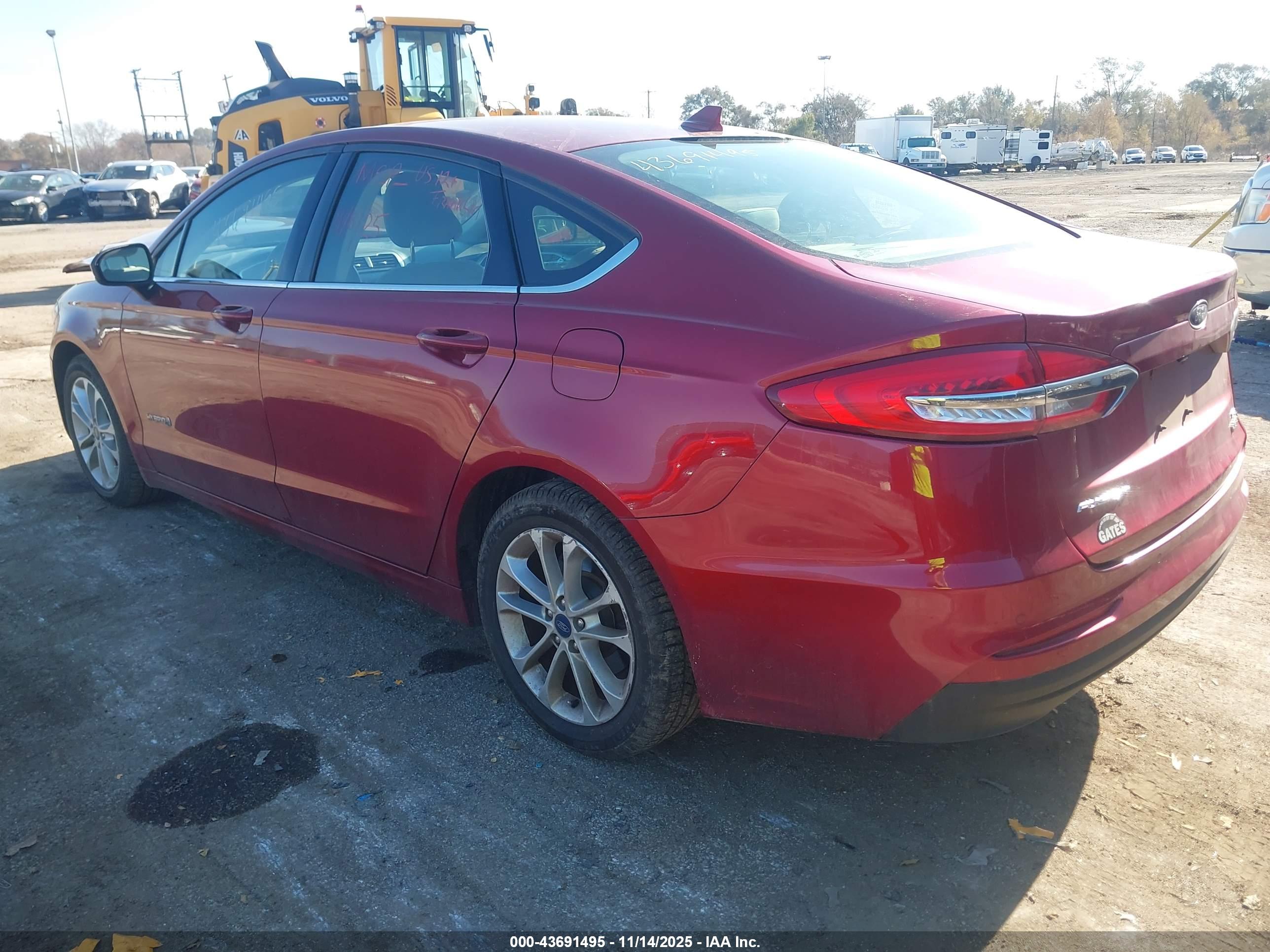 FORD FUSION image 3