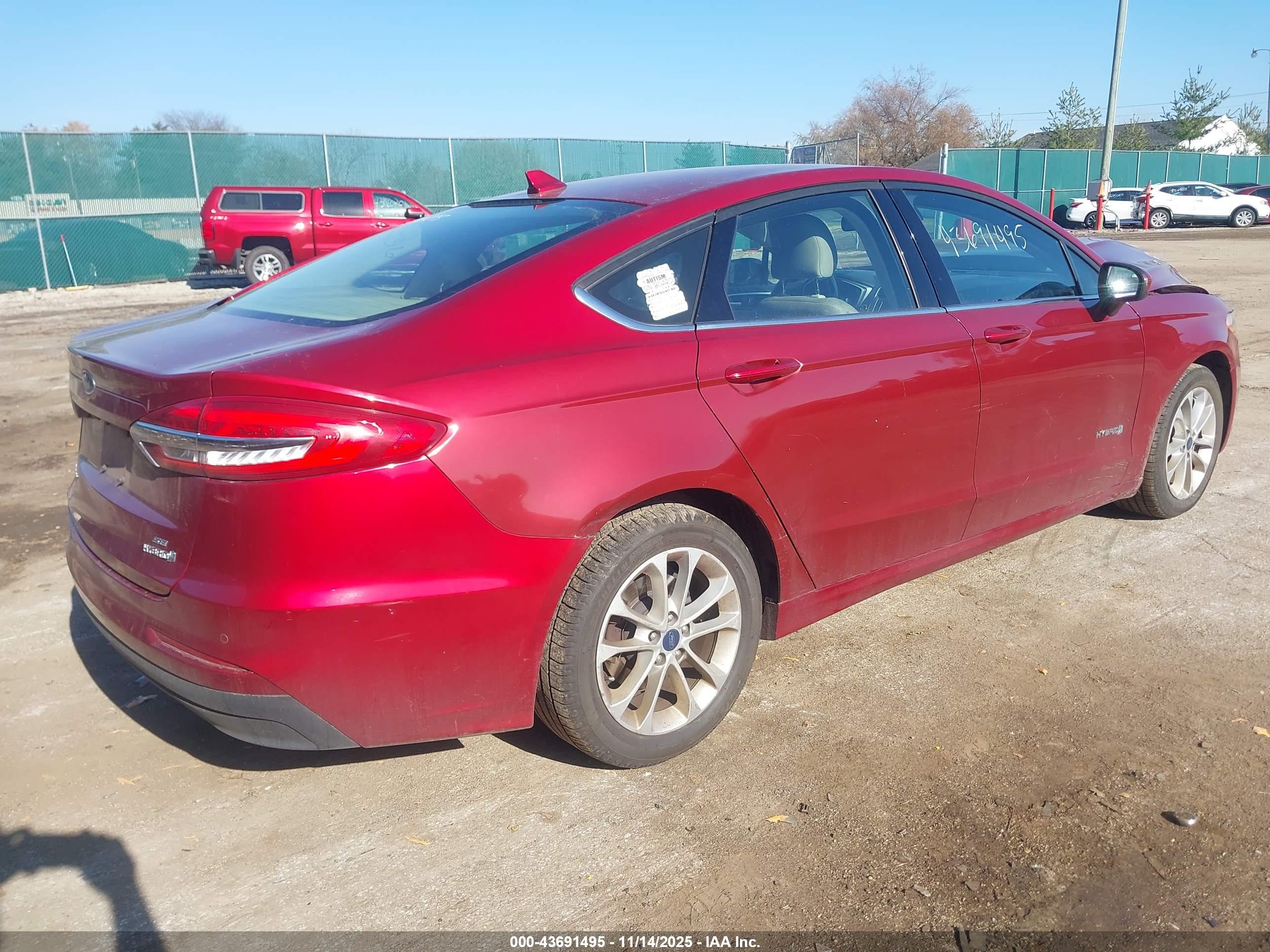 FORD FUSION image 4