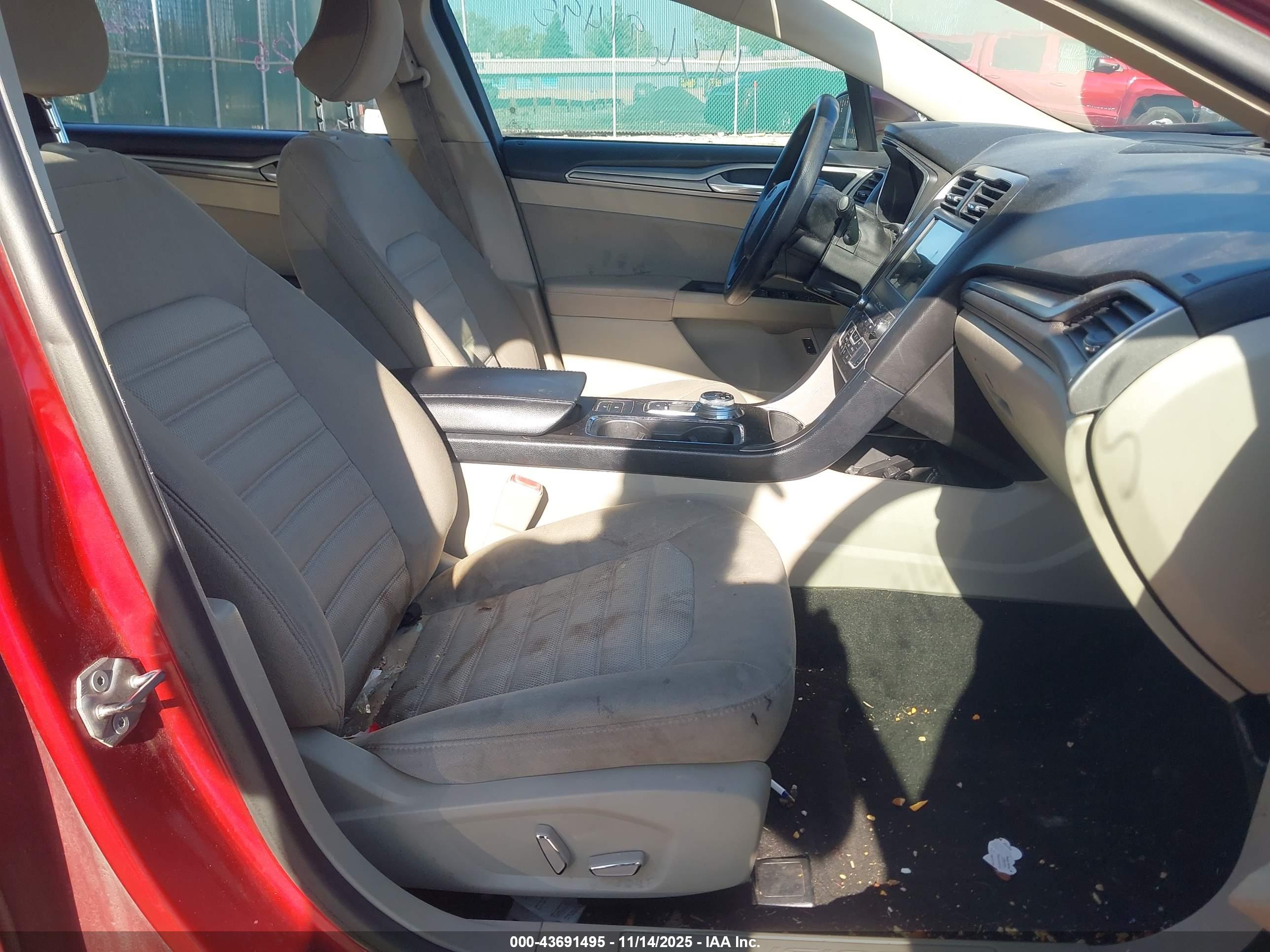 FORD FUSION image 5