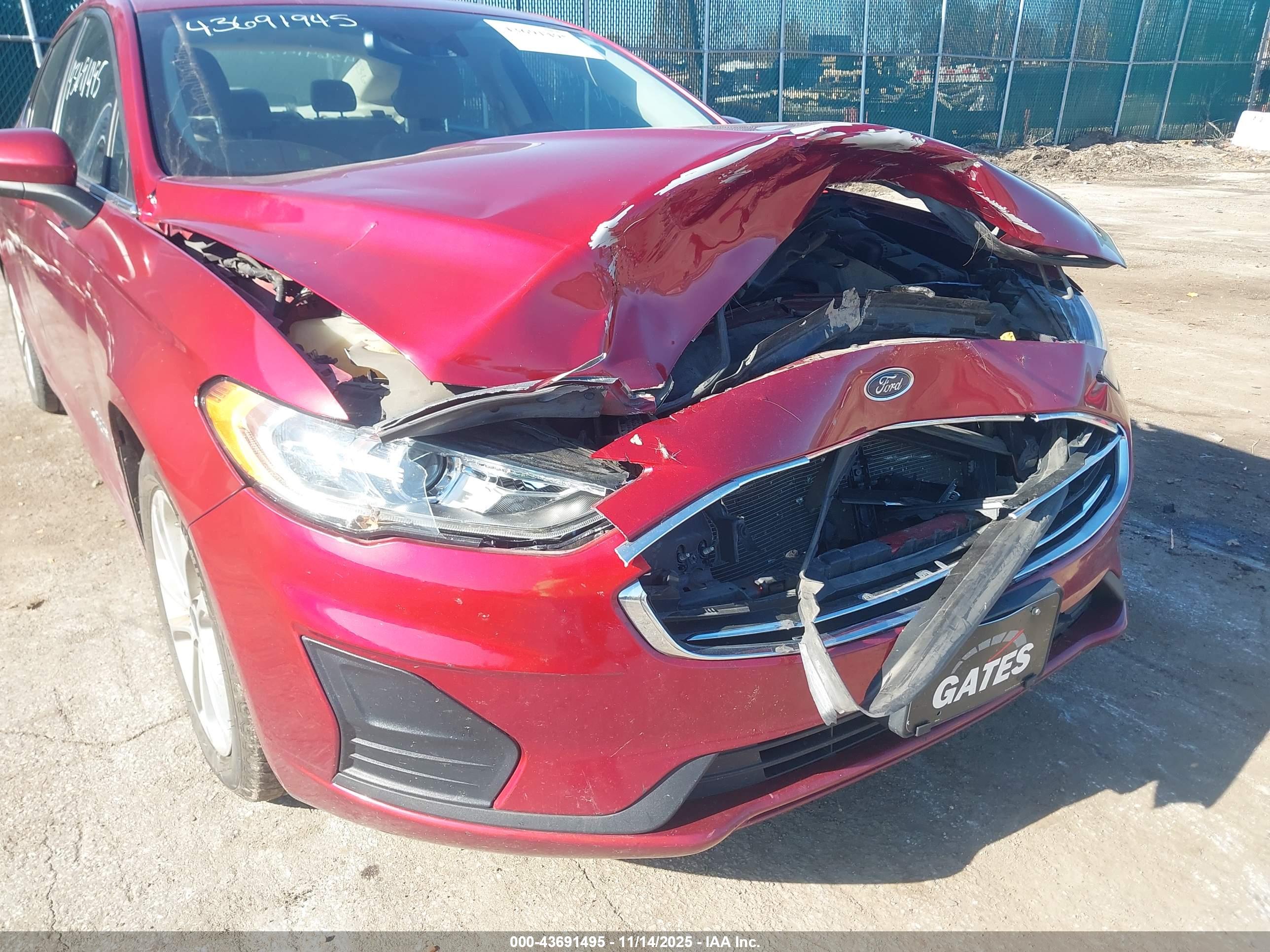 FORD FUSION image 6