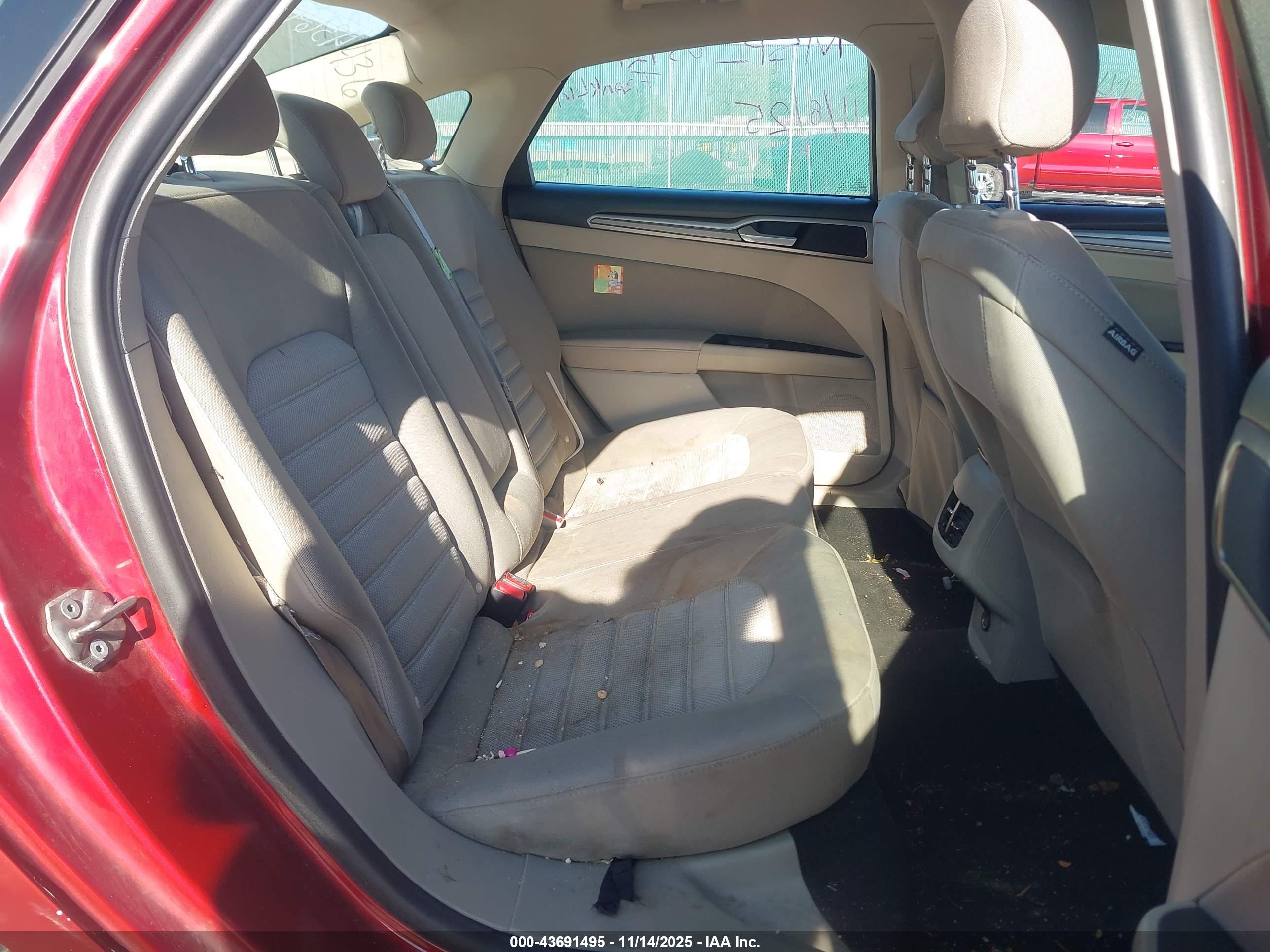 FORD FUSION image 8
