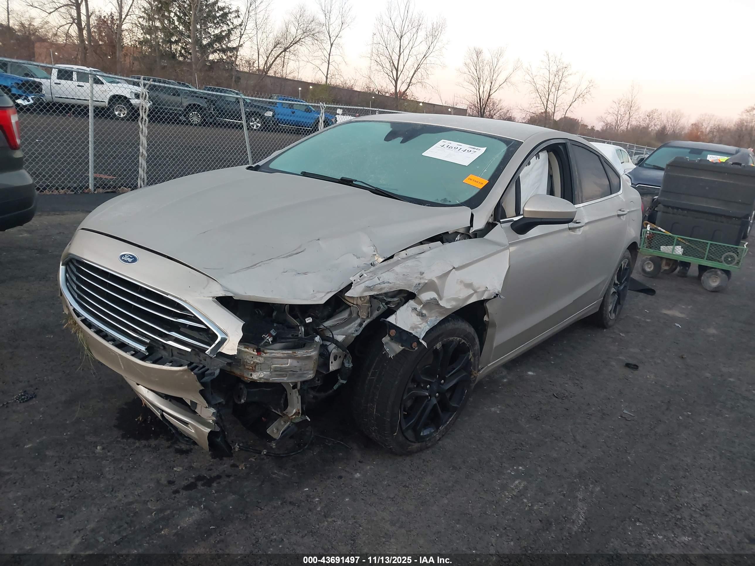 FORD FUSION image 2