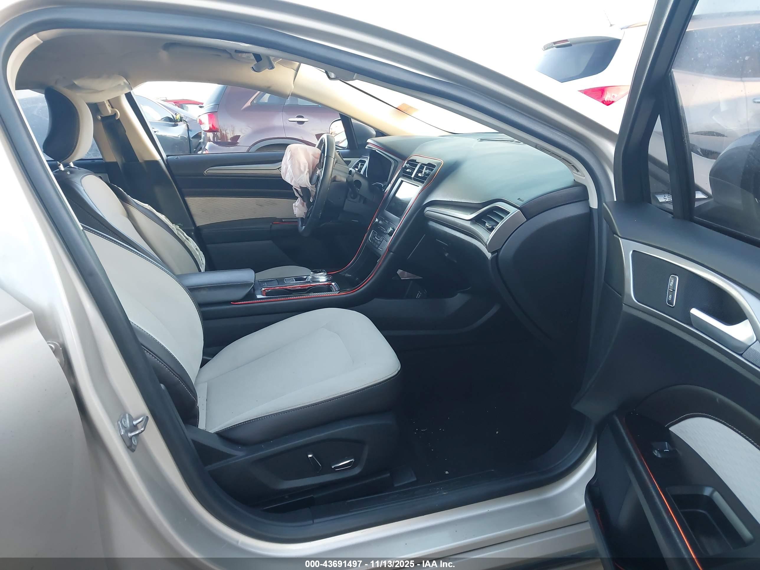 FORD FUSION image 5