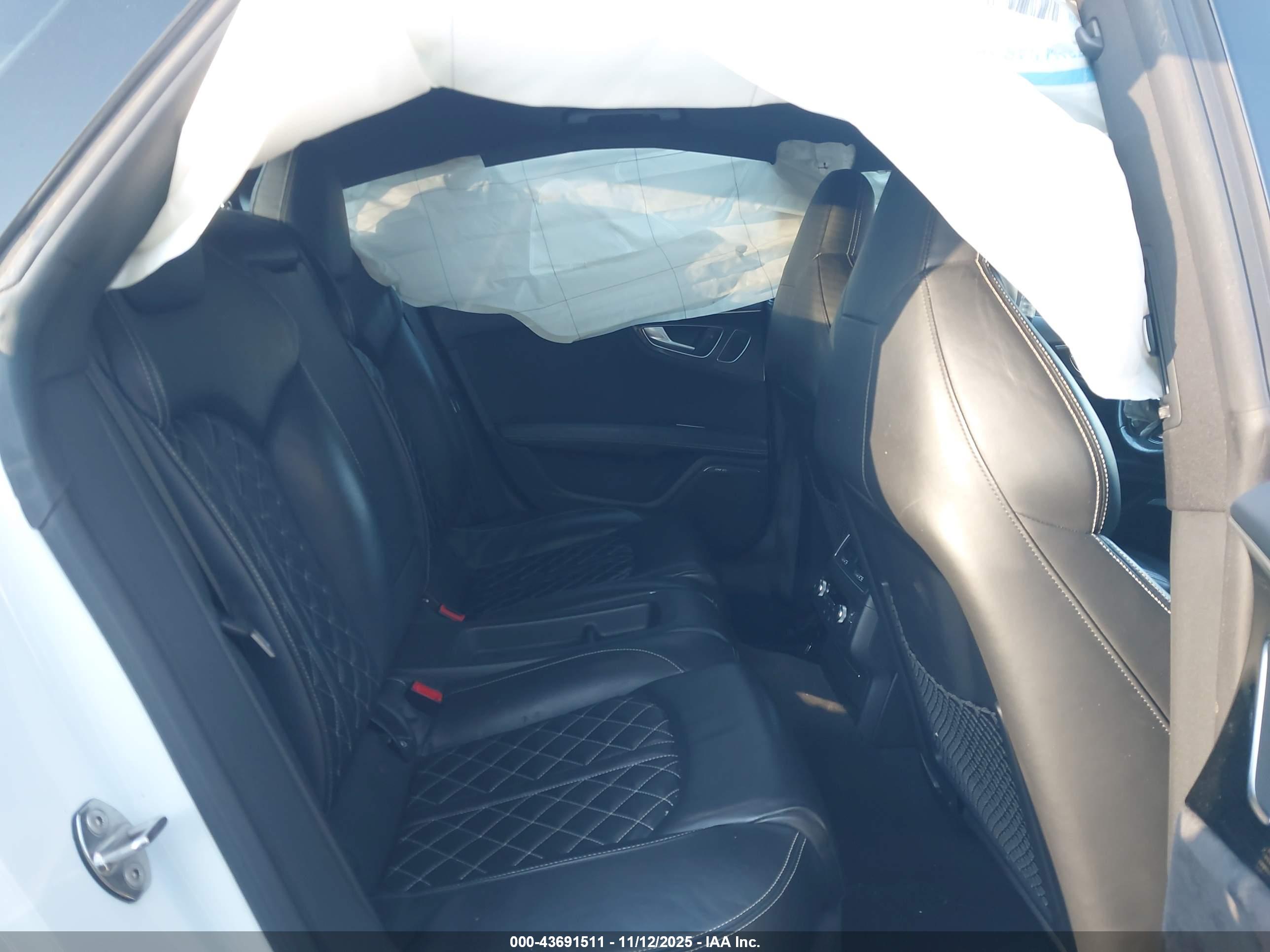 AUDI S7 image 8