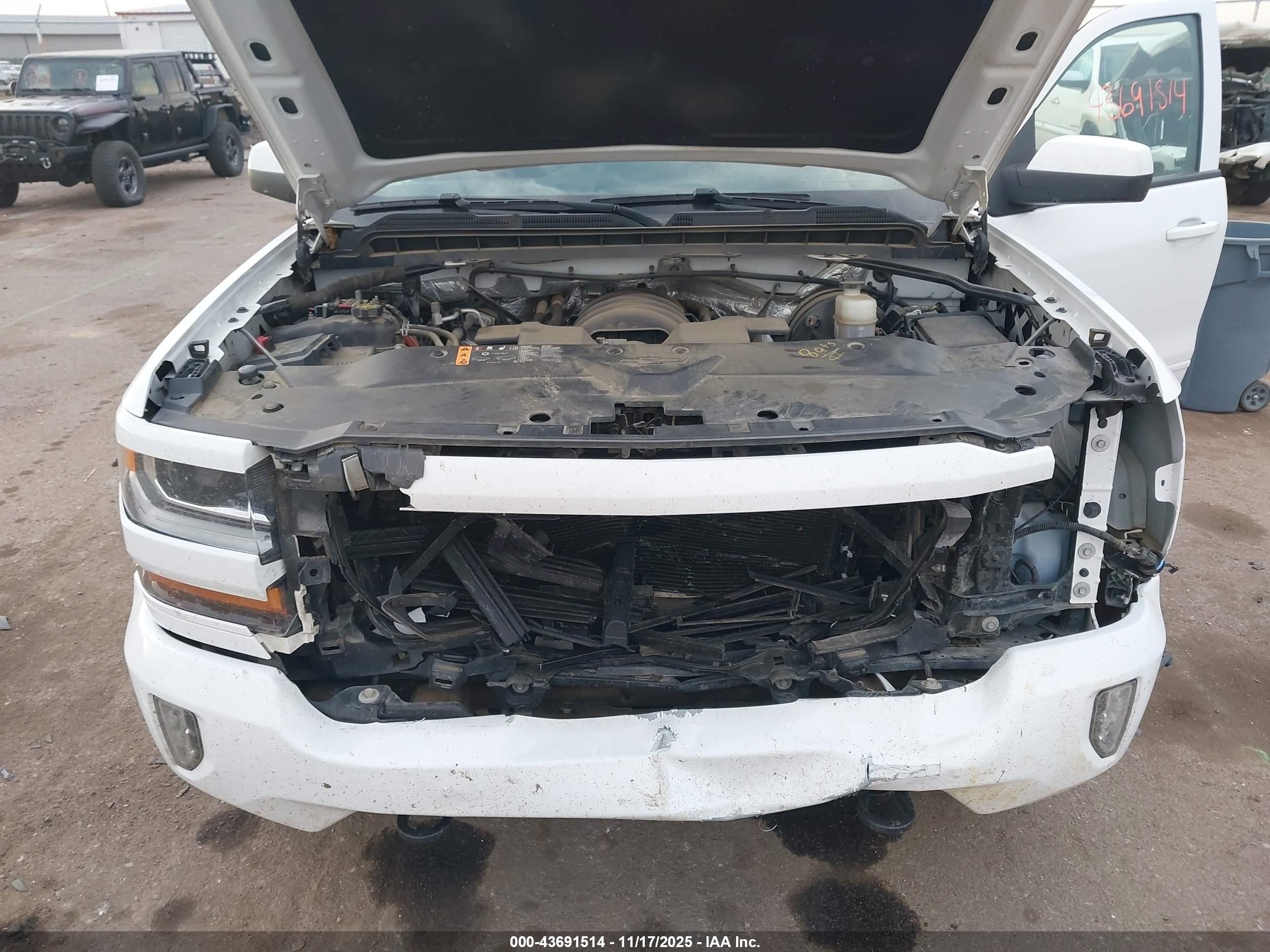 CHEVROLET SILVERADO image 10