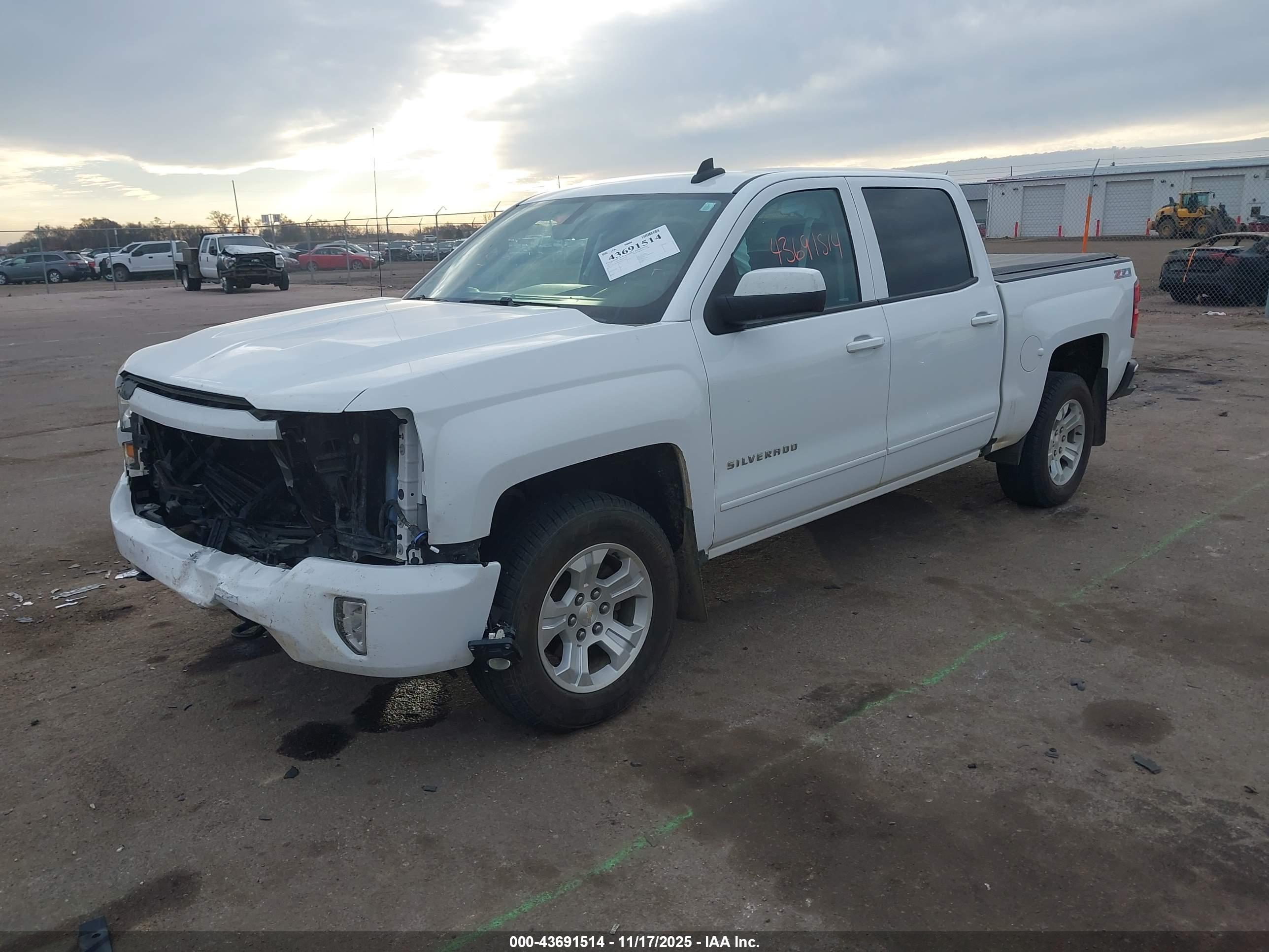 CHEVROLET SILVERADO image 2