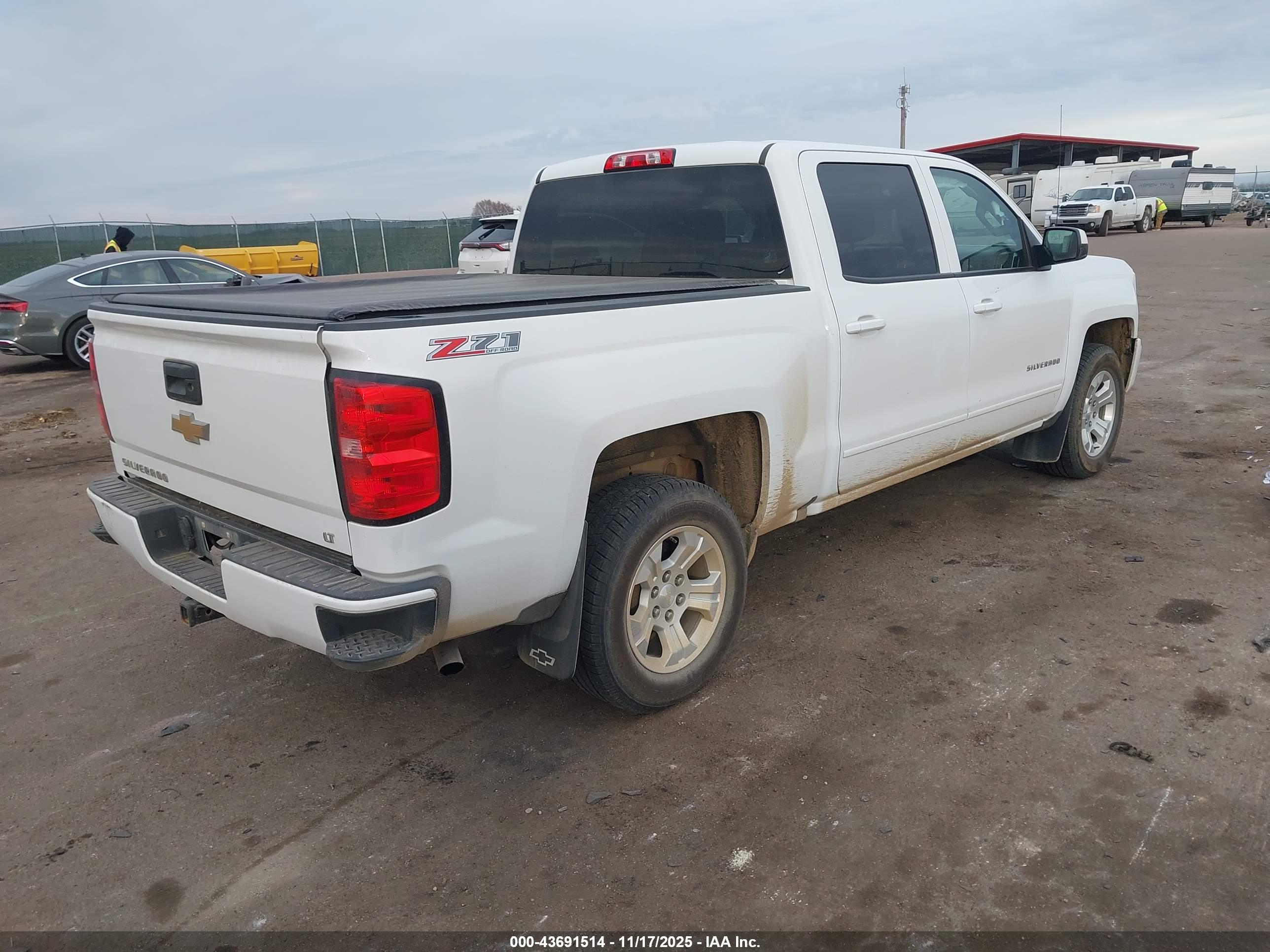 CHEVROLET SILVERADO image 4