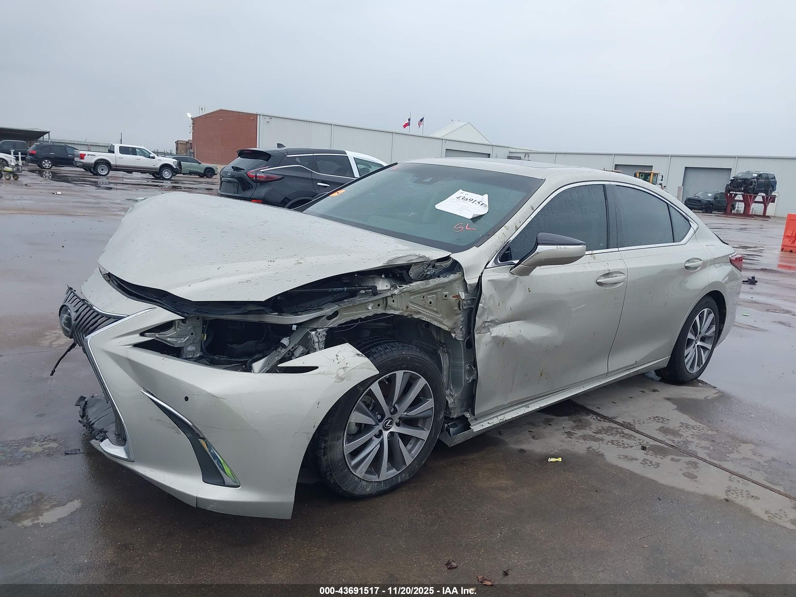 LEXUS ES image 2