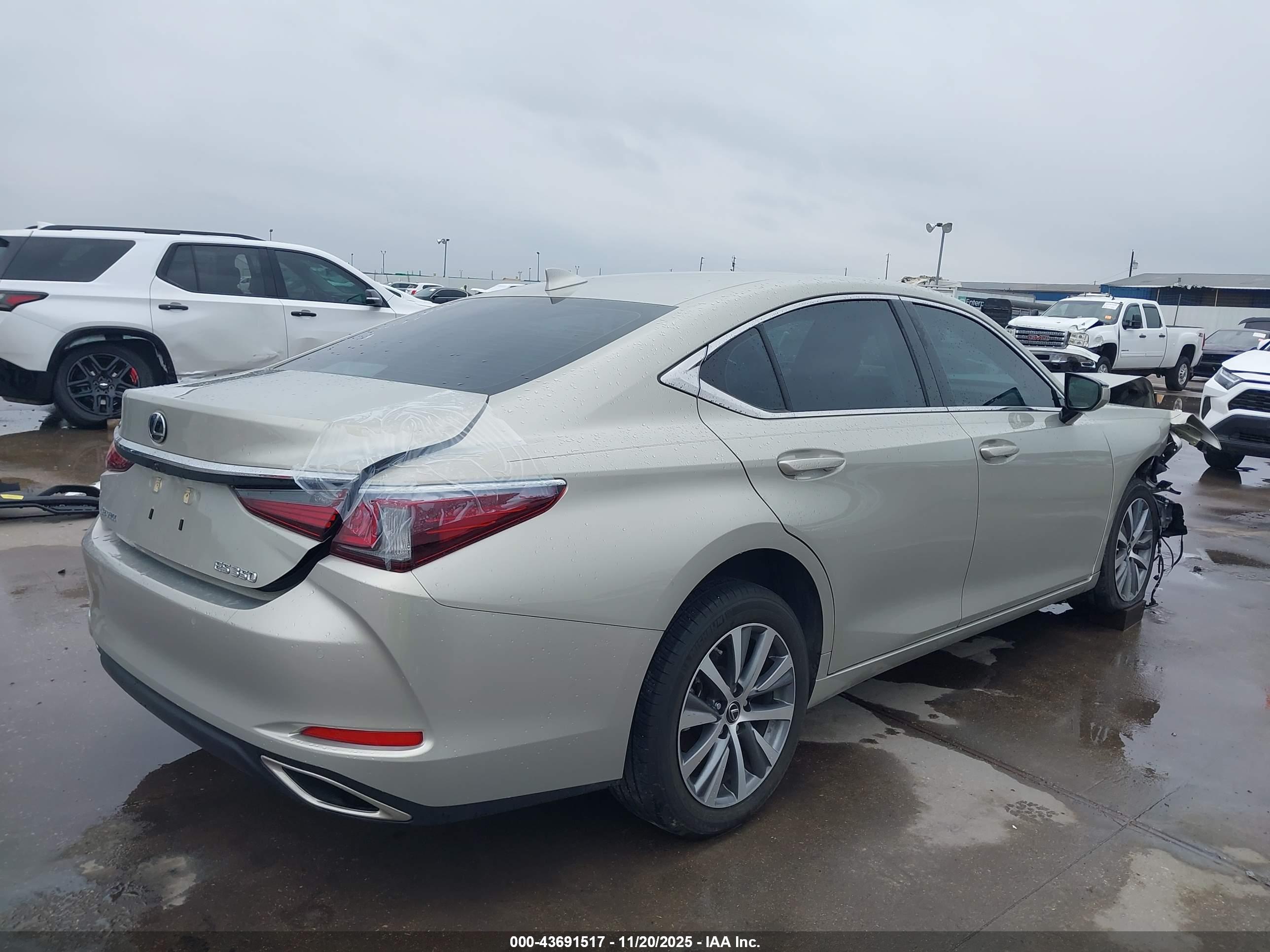 LEXUS ES image 4
