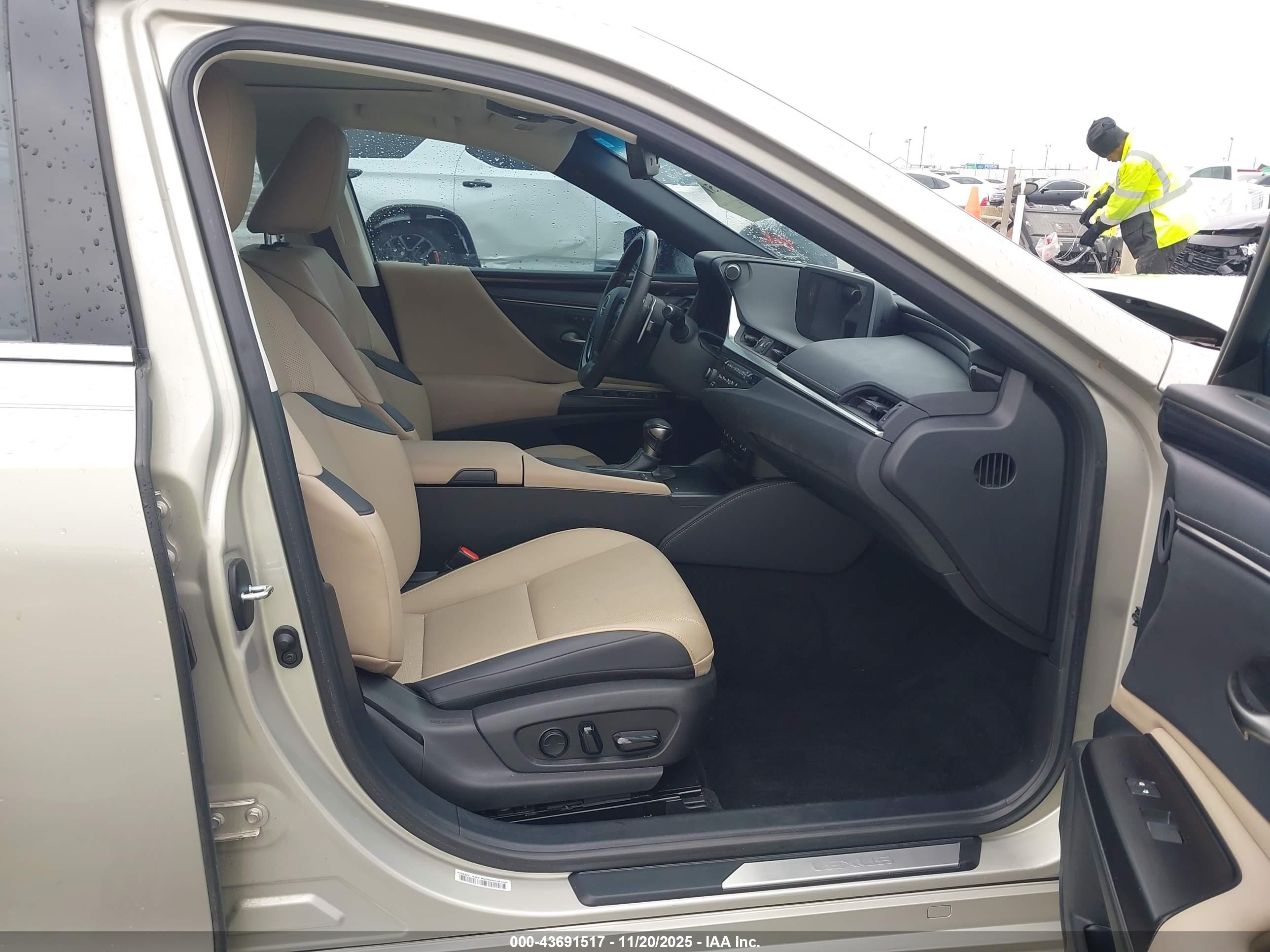 LEXUS ES image 5