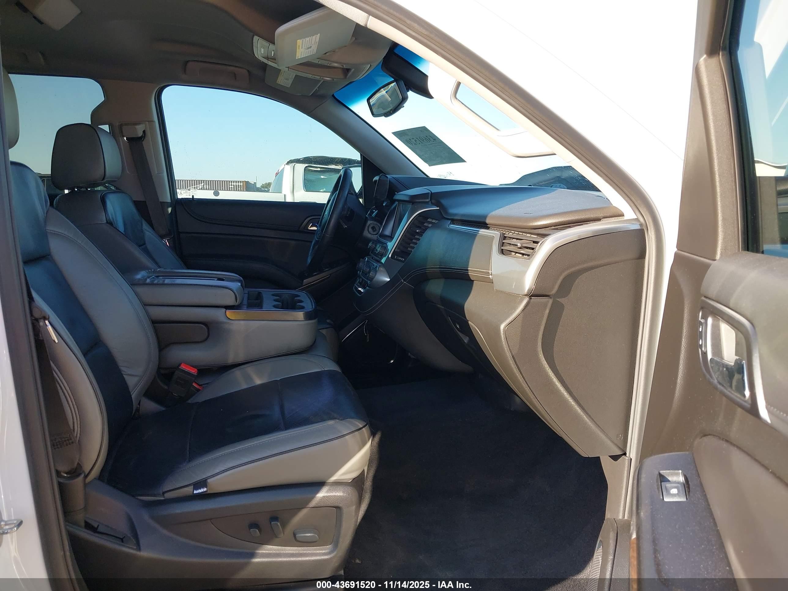 CHEVROLET TAHOE image 5