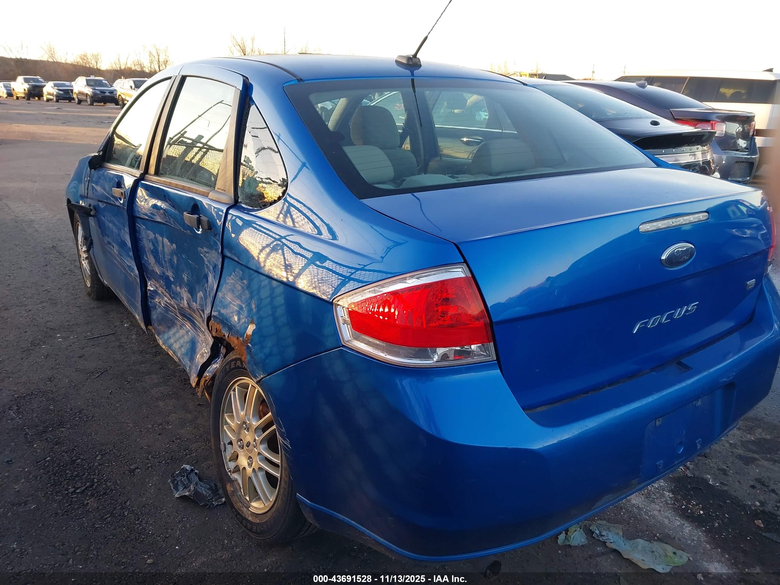 FORD FOCUS image 3