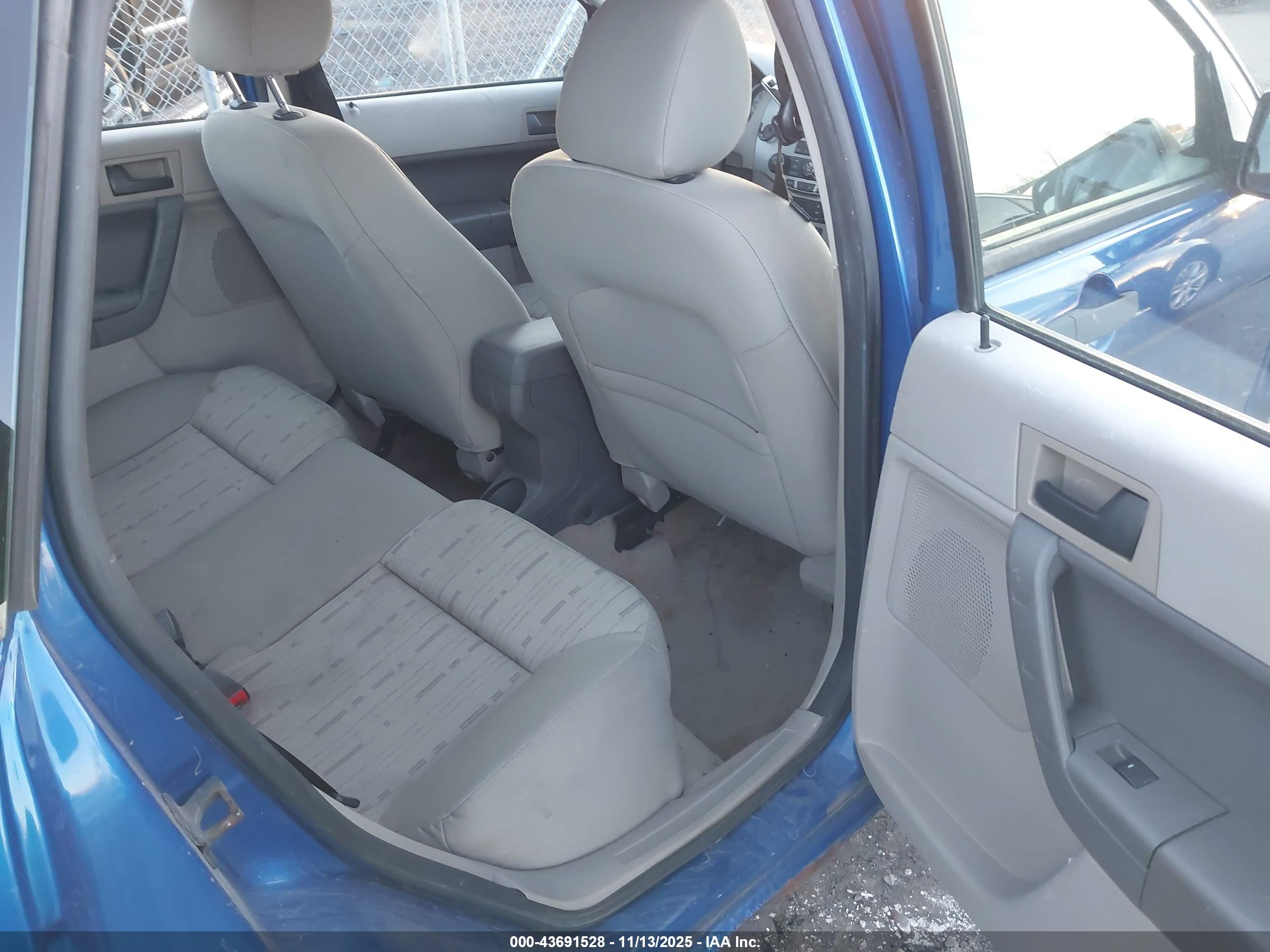 FORD FOCUS image 8