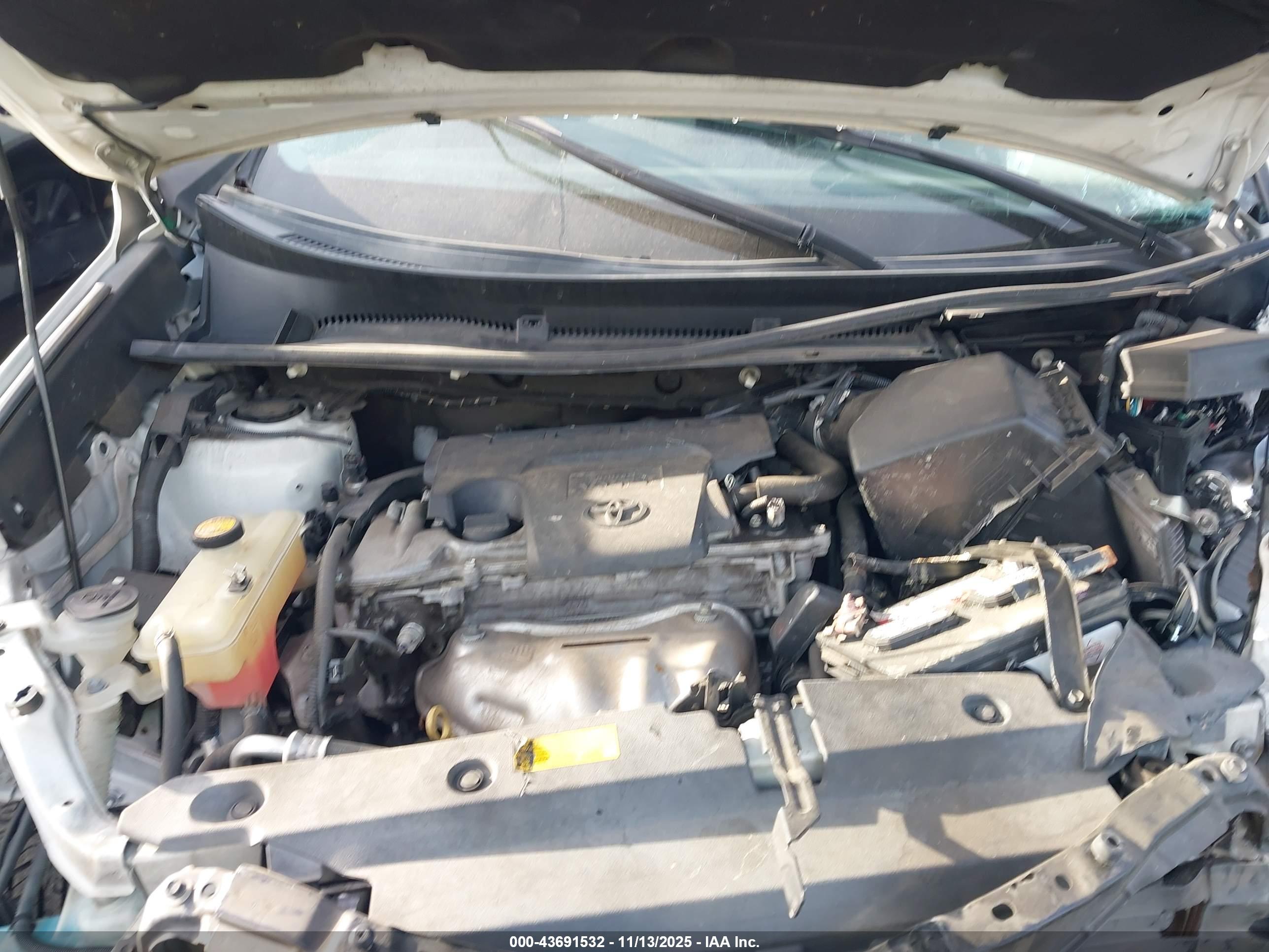 TOYOTA RAV4 image 10