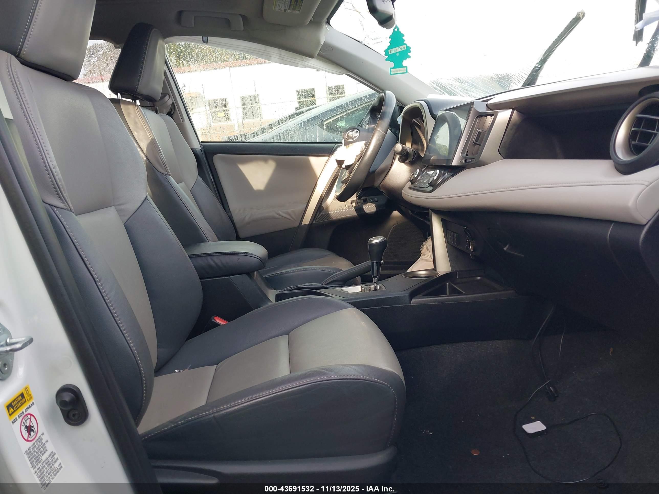 TOYOTA RAV4 image 5