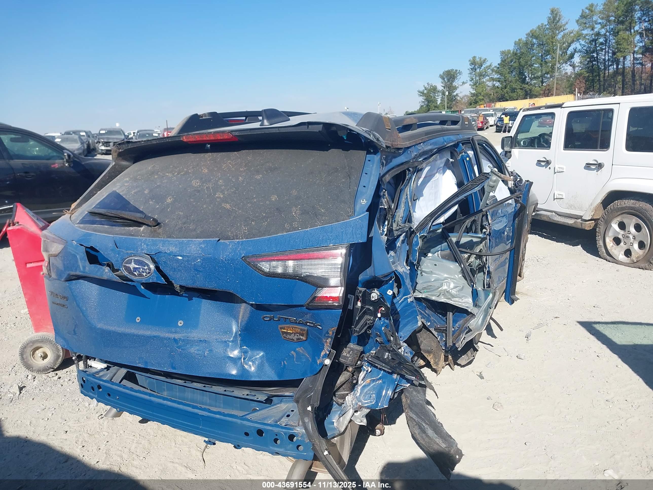 SUBARU OUTBACK image 4