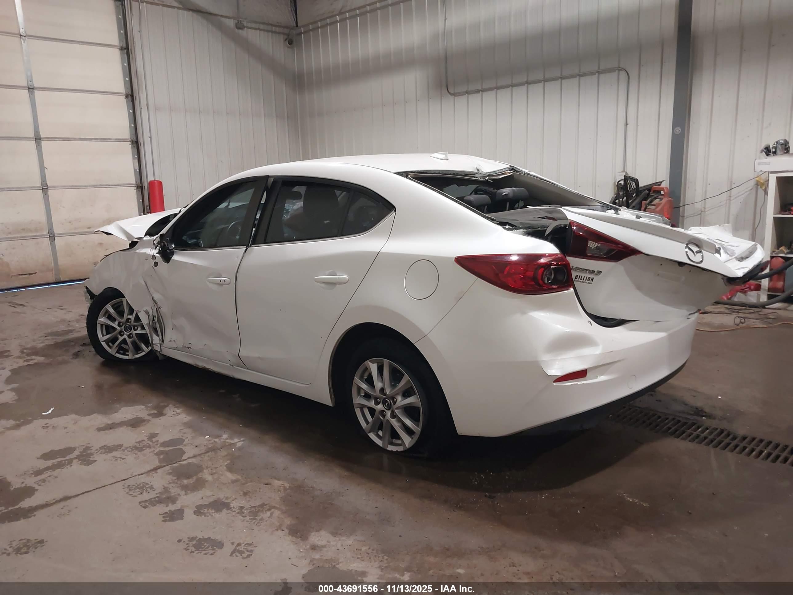 MAZDA MAZDA3 image 3