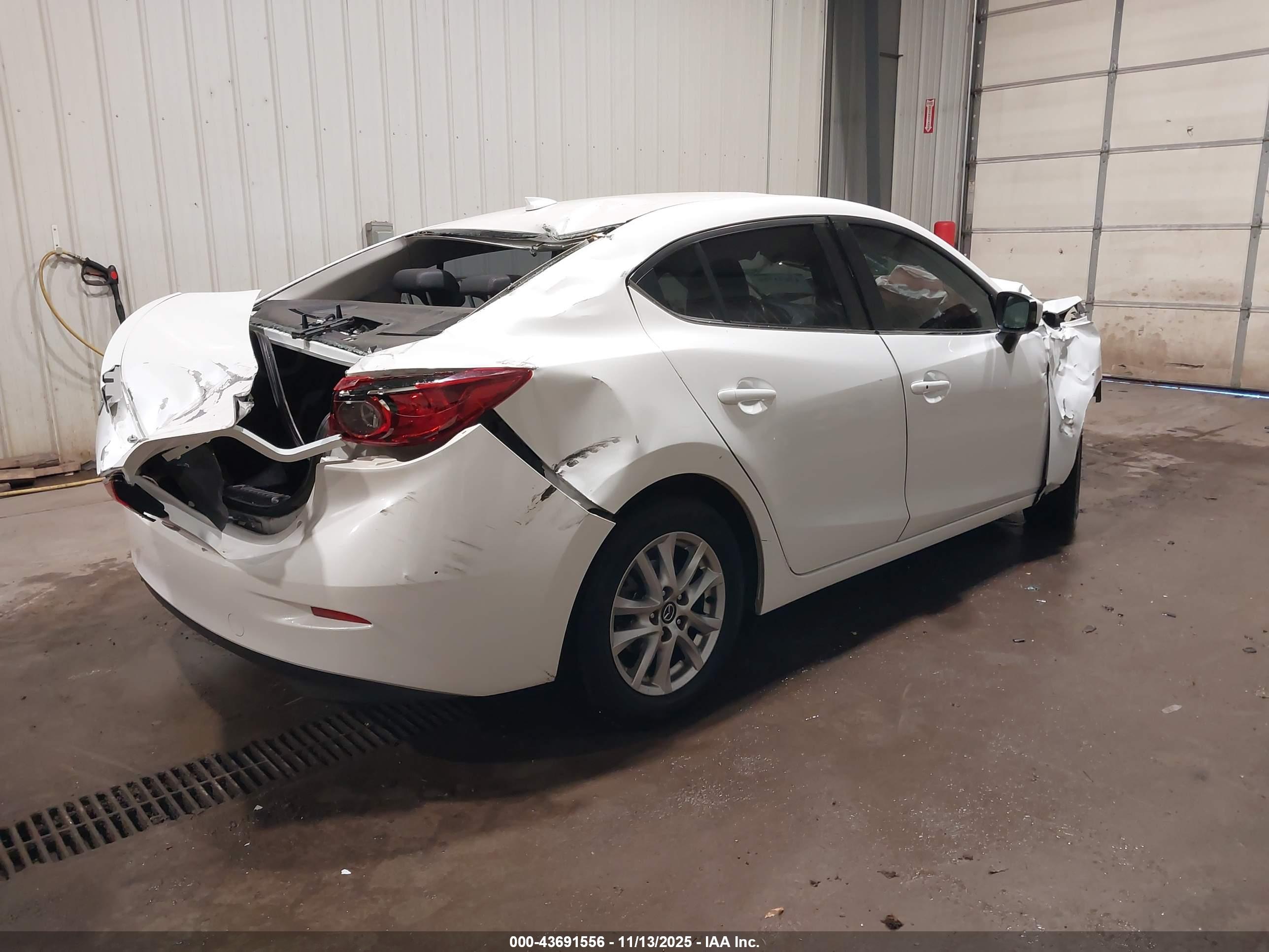 MAZDA MAZDA3 image 4