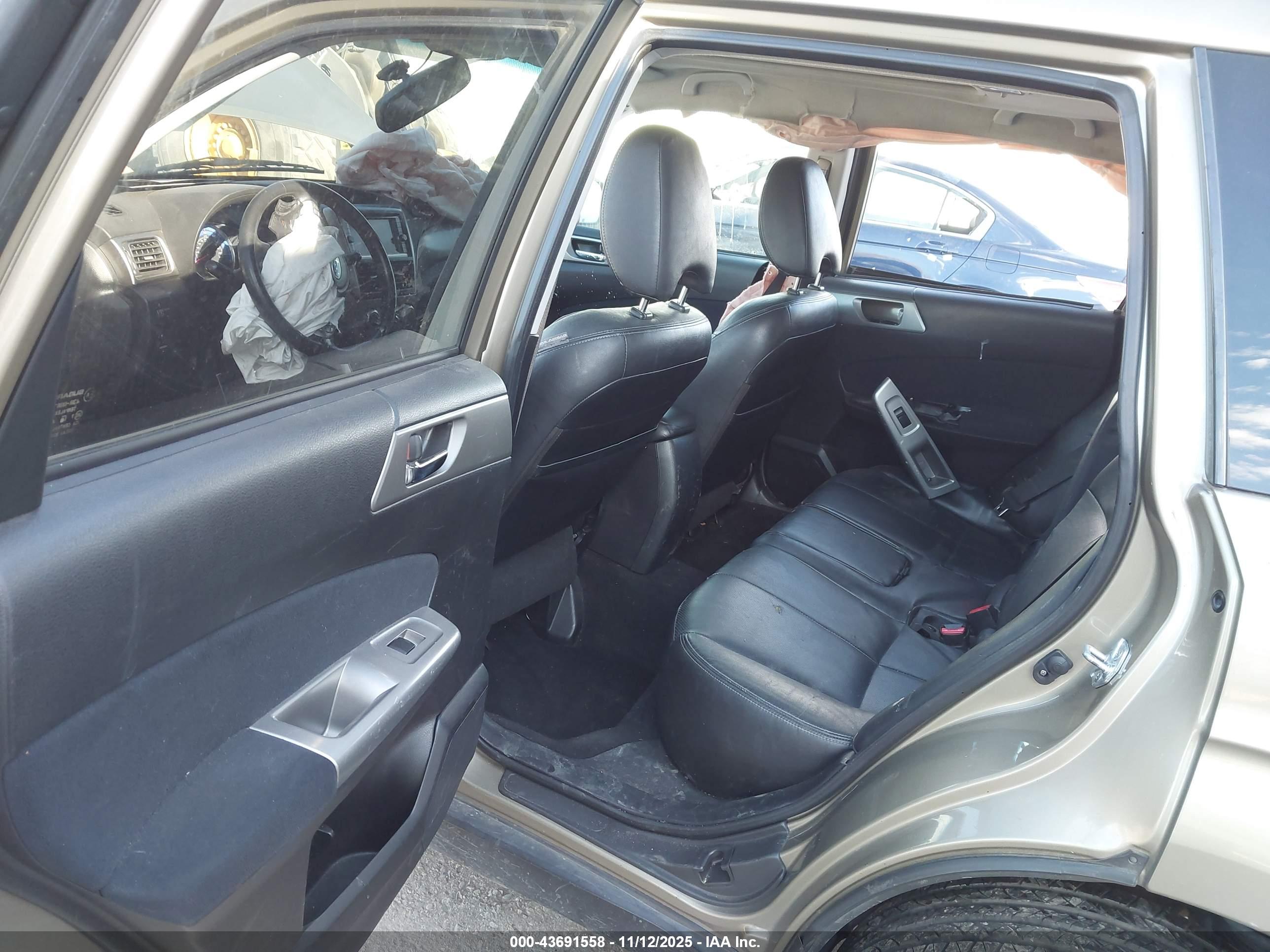 SUBARU FORESTER image 8