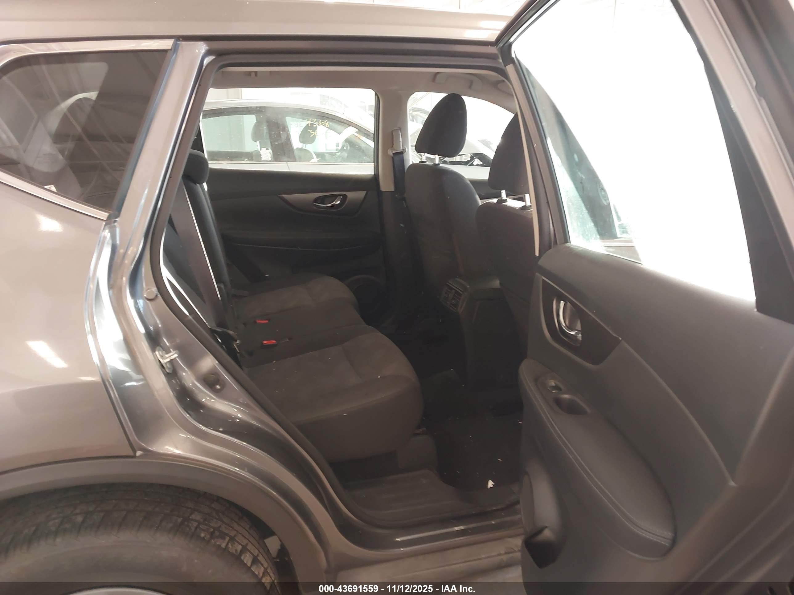 NISSAN ROGUE image 8