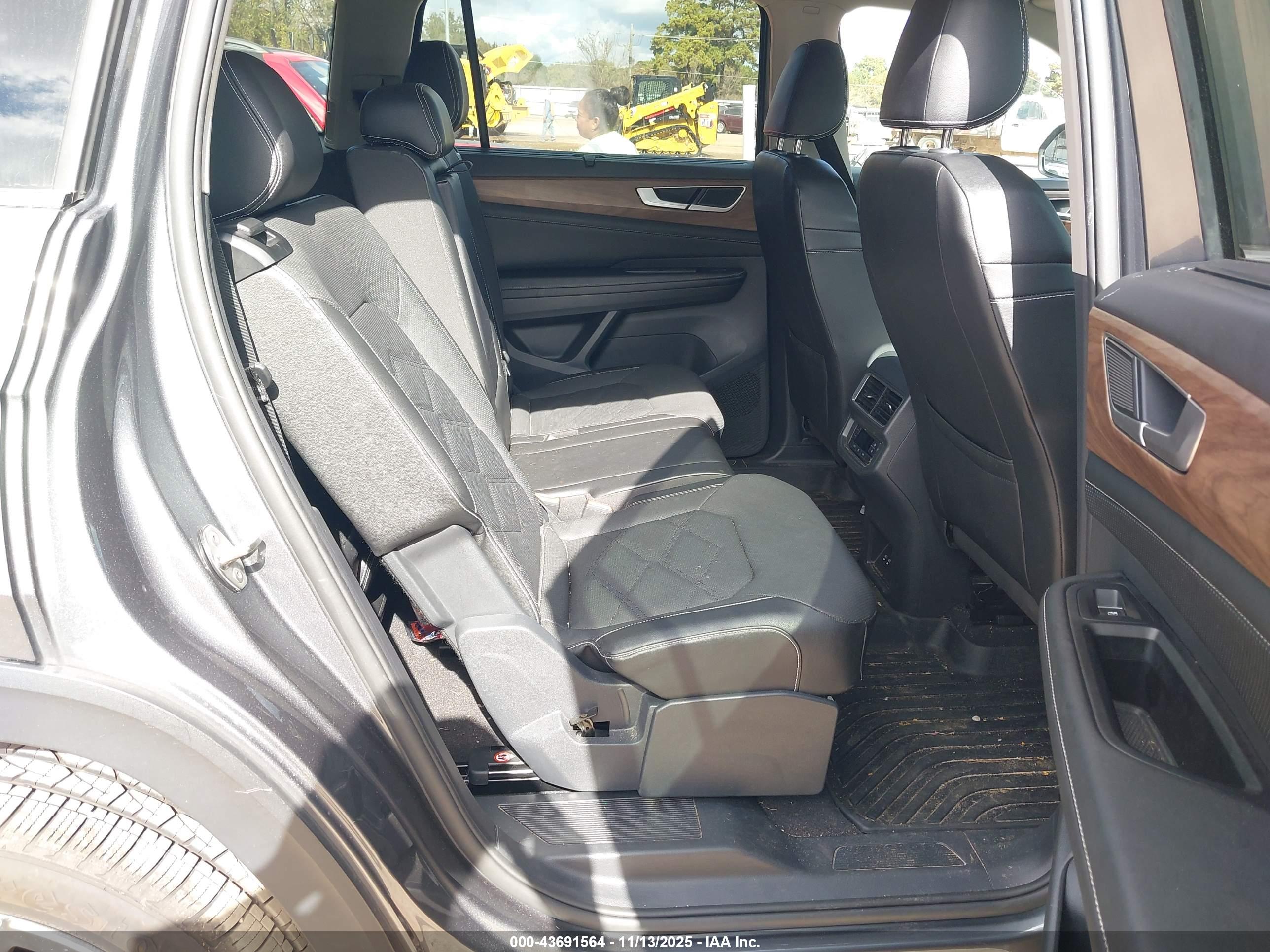 VOLKSWAGEN ATLAS image 8