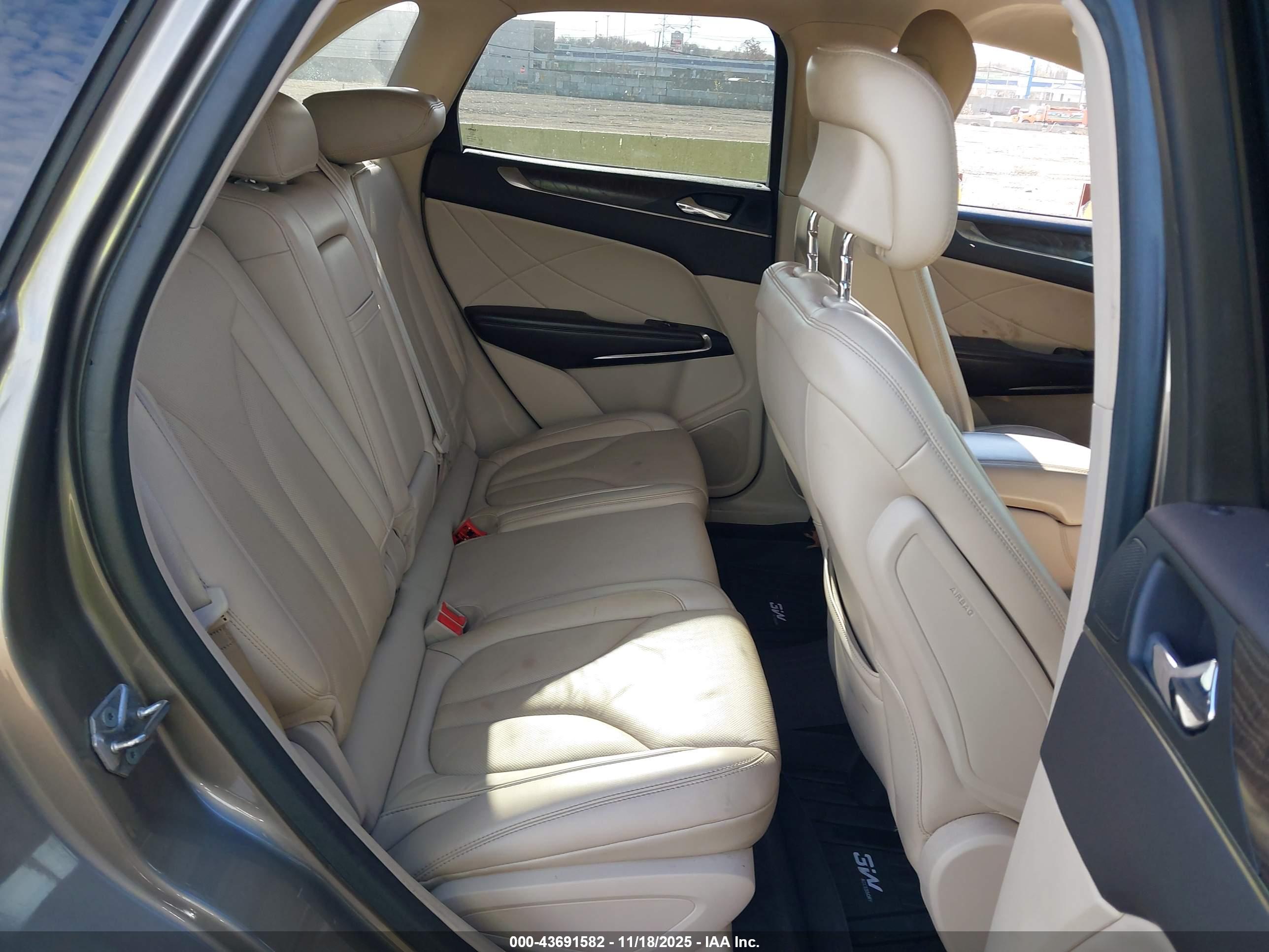LINCOLN MKC image 8