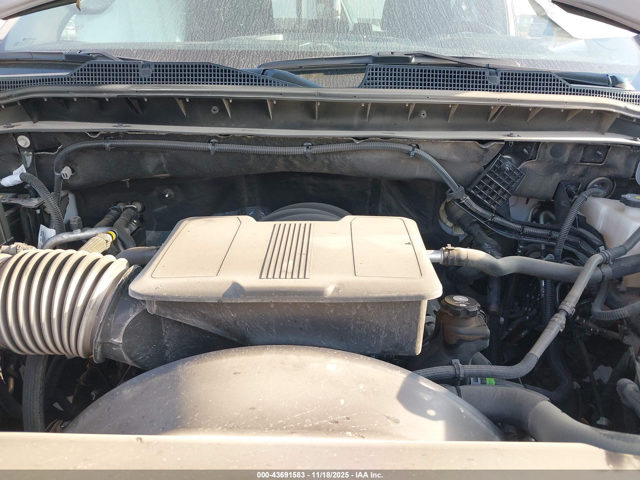 CHEVROLET SILVERADO image 10