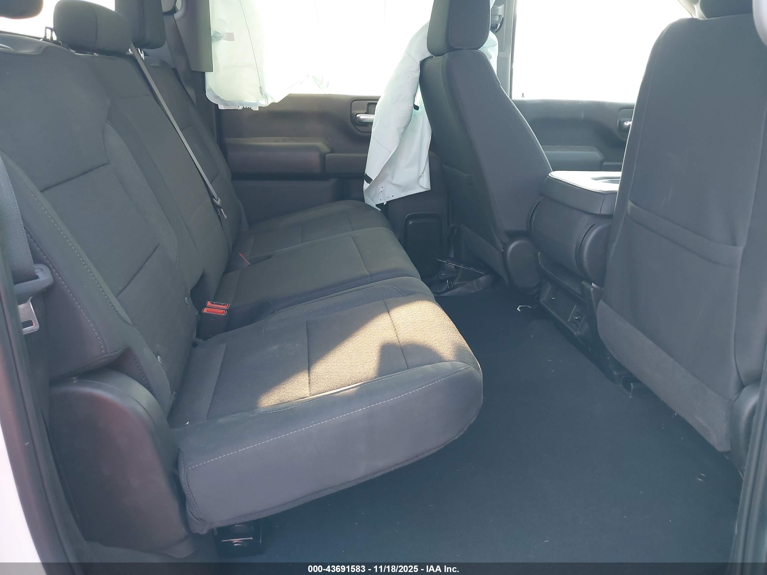 CHEVROLET SILVERADO image 8