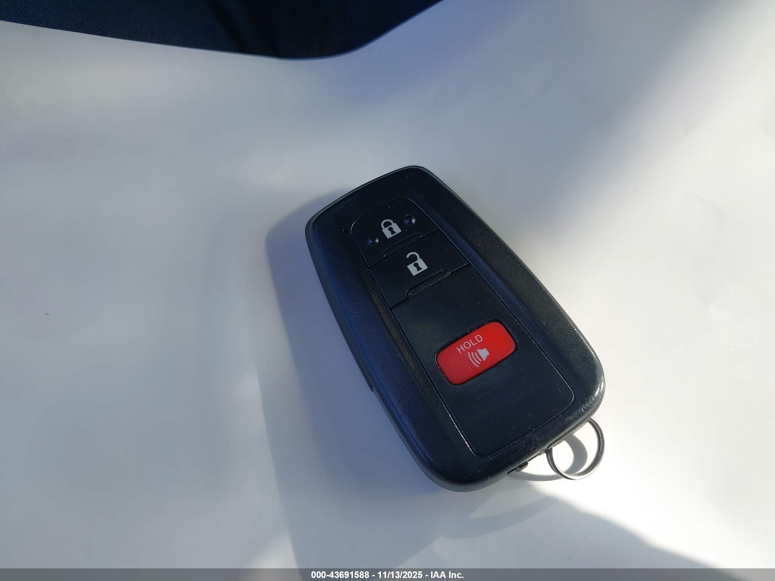 TOYOTA PRIUS image 11