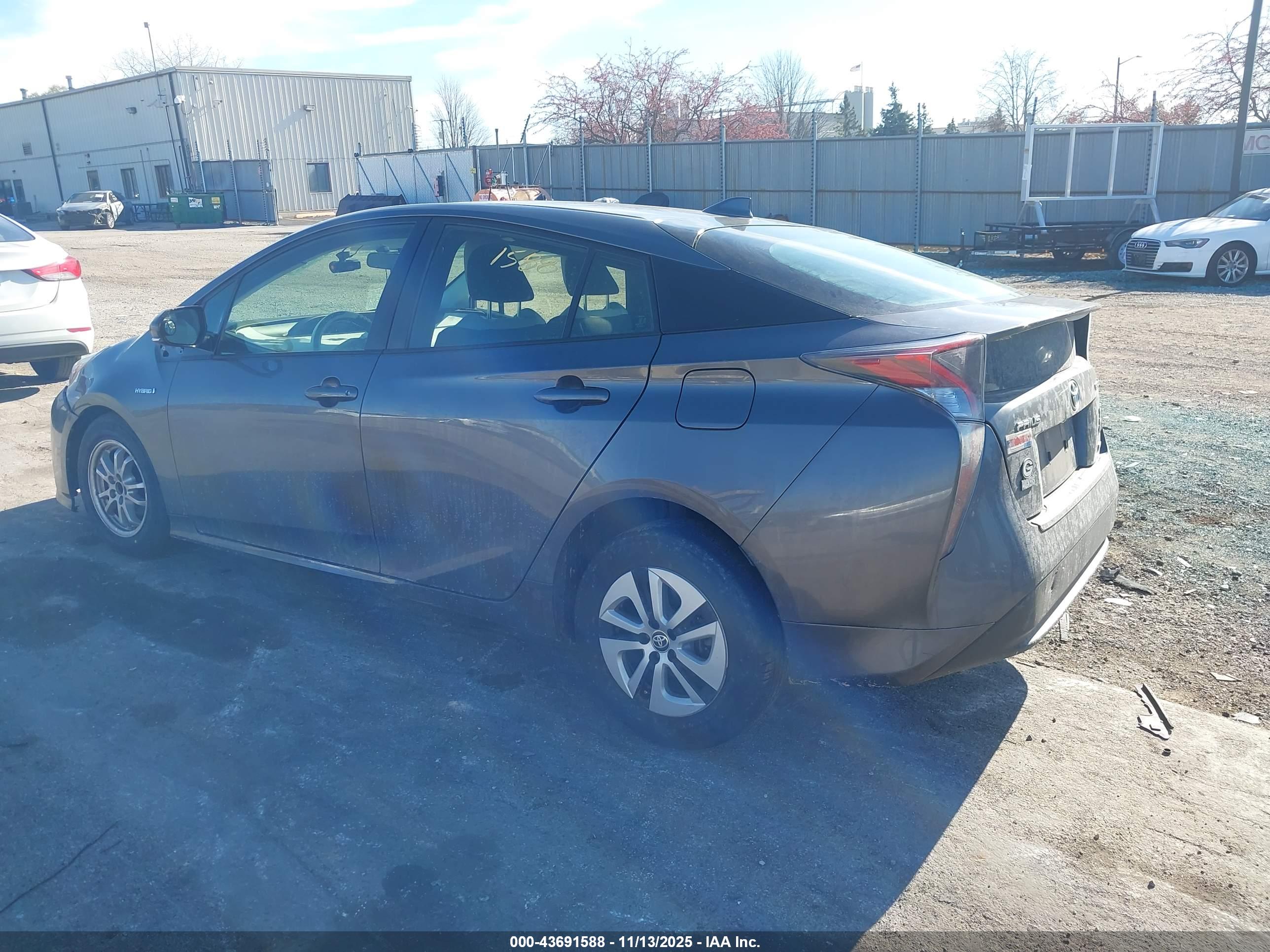 TOYOTA PRIUS image 3