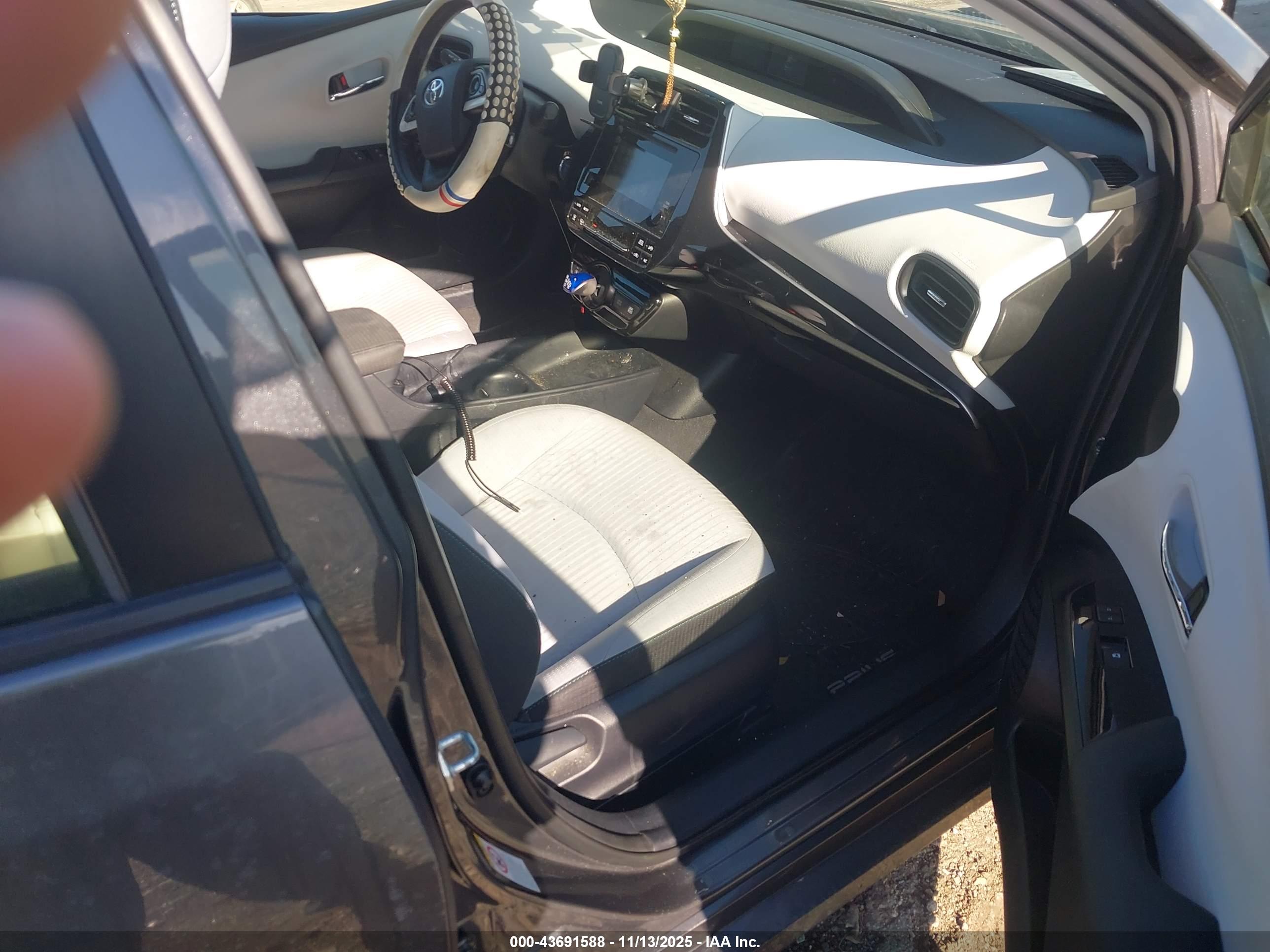 TOYOTA PRIUS image 5