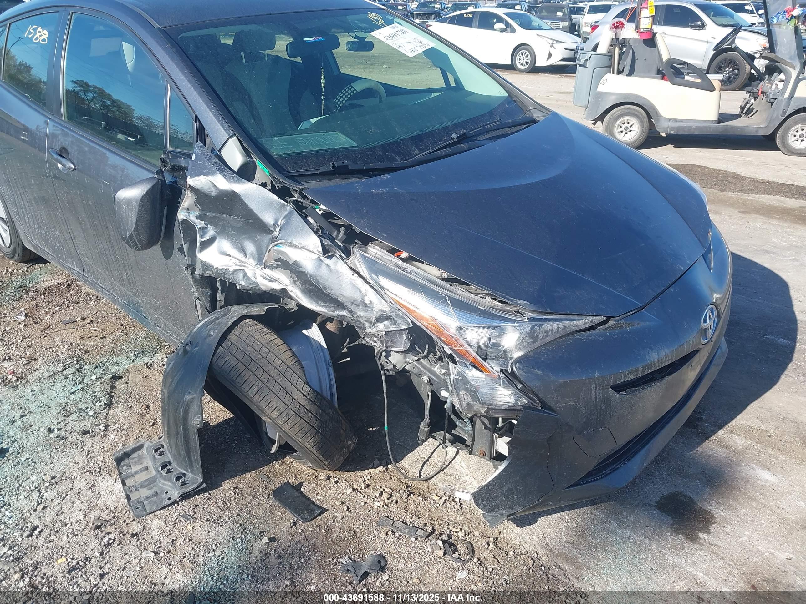 TOYOTA PRIUS image 6