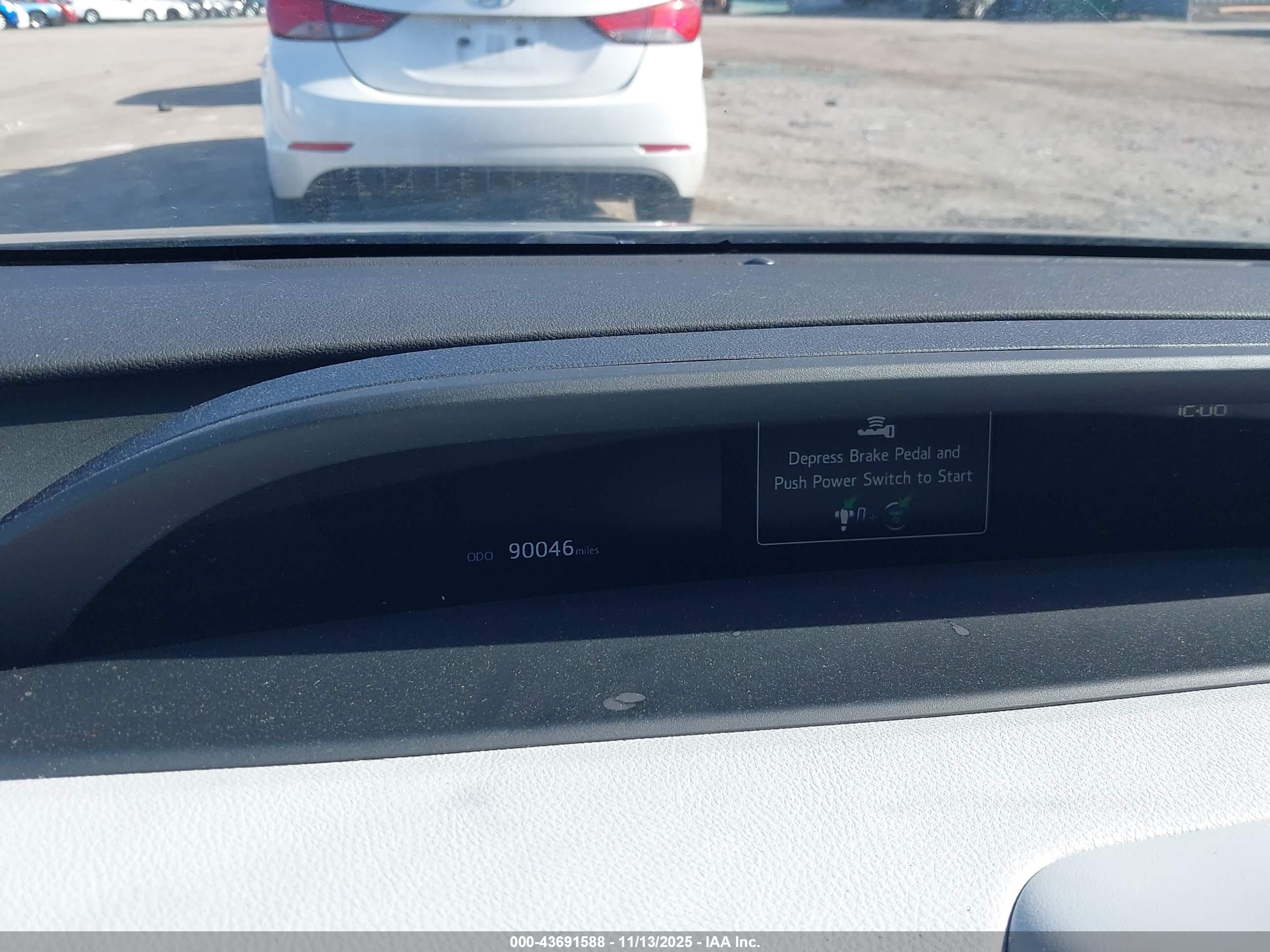 TOYOTA PRIUS image 7