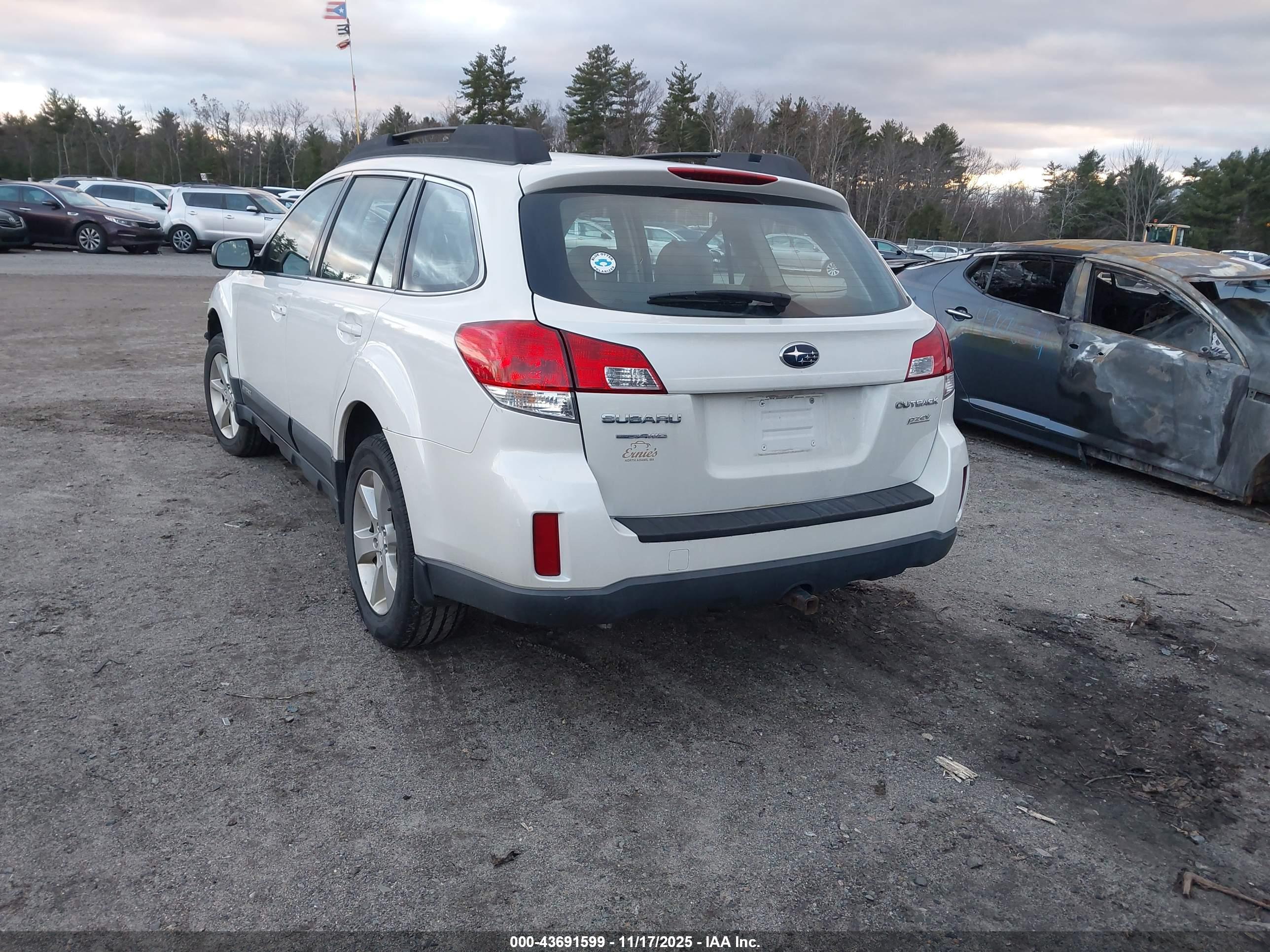 SUBARU OUTBACK image 3