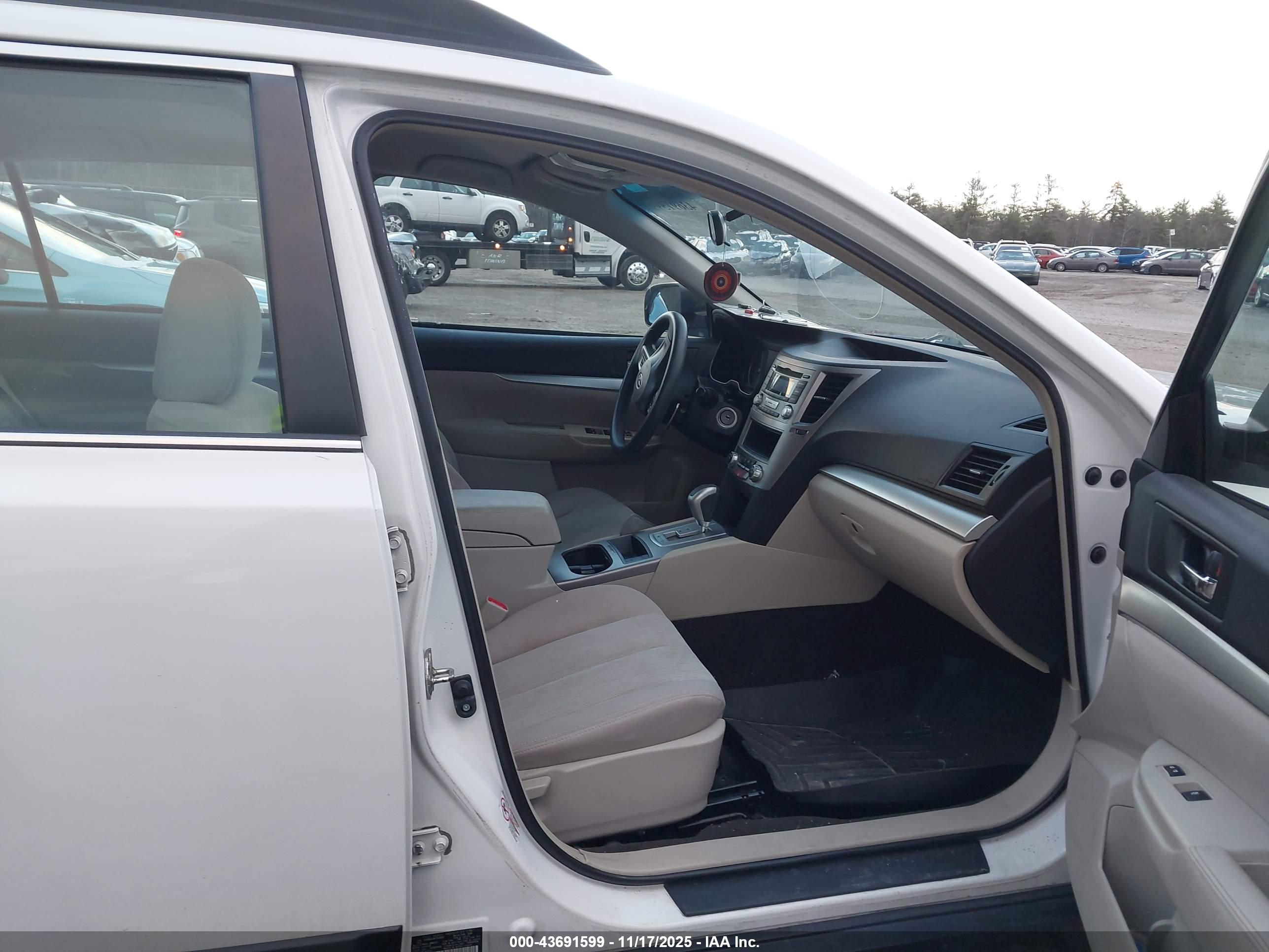 SUBARU OUTBACK image 5