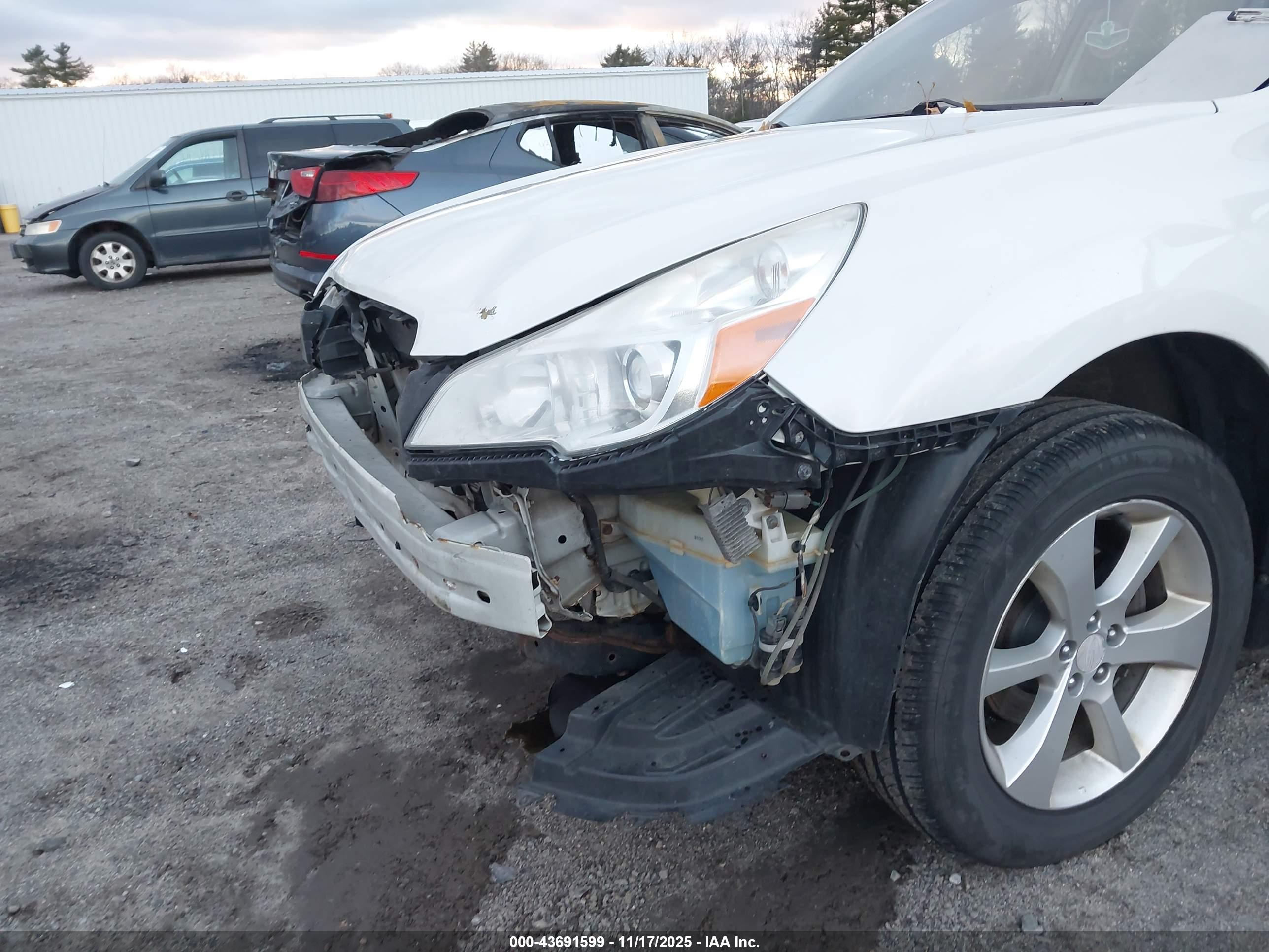 SUBARU OUTBACK image 6