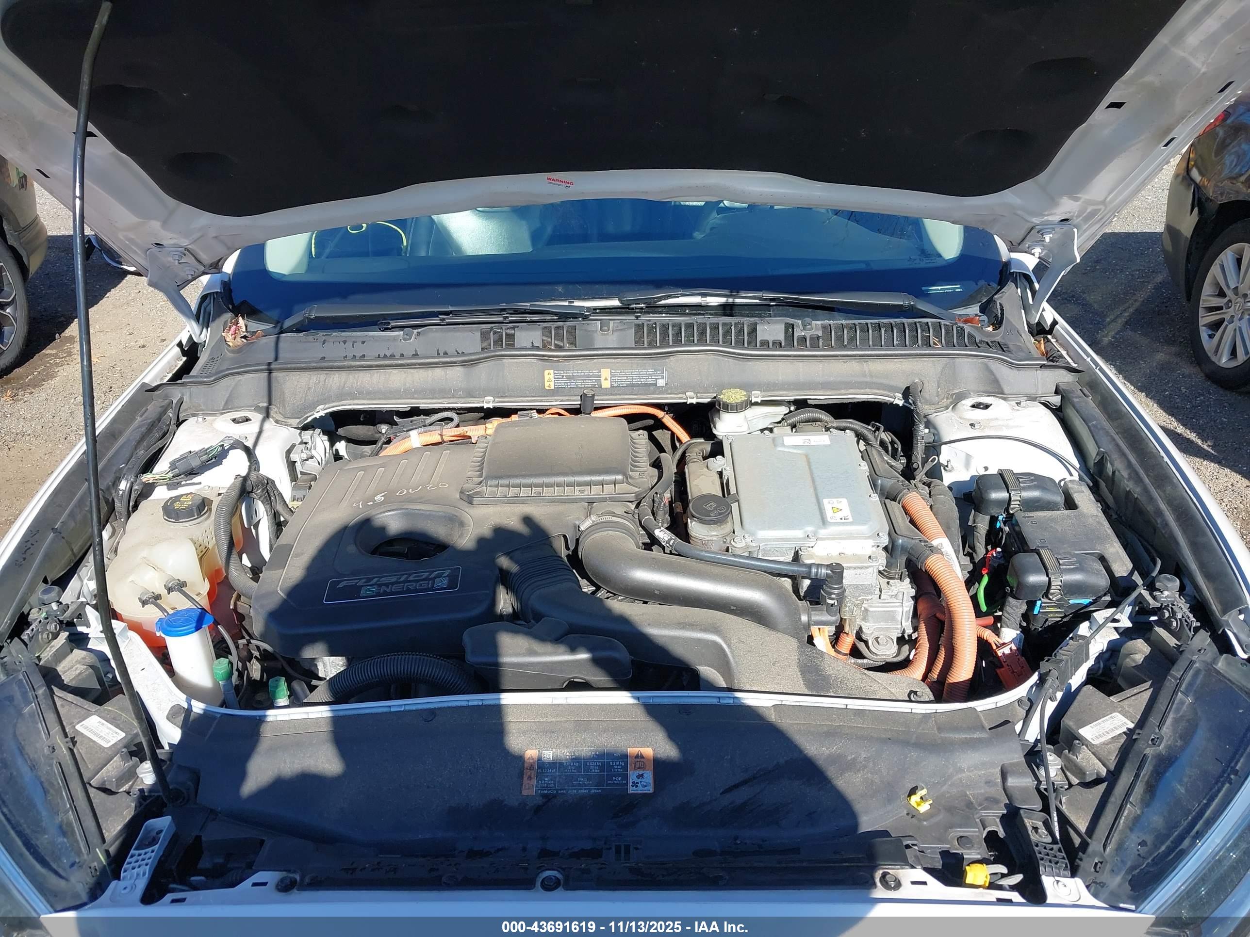 FORD FUSION image 10