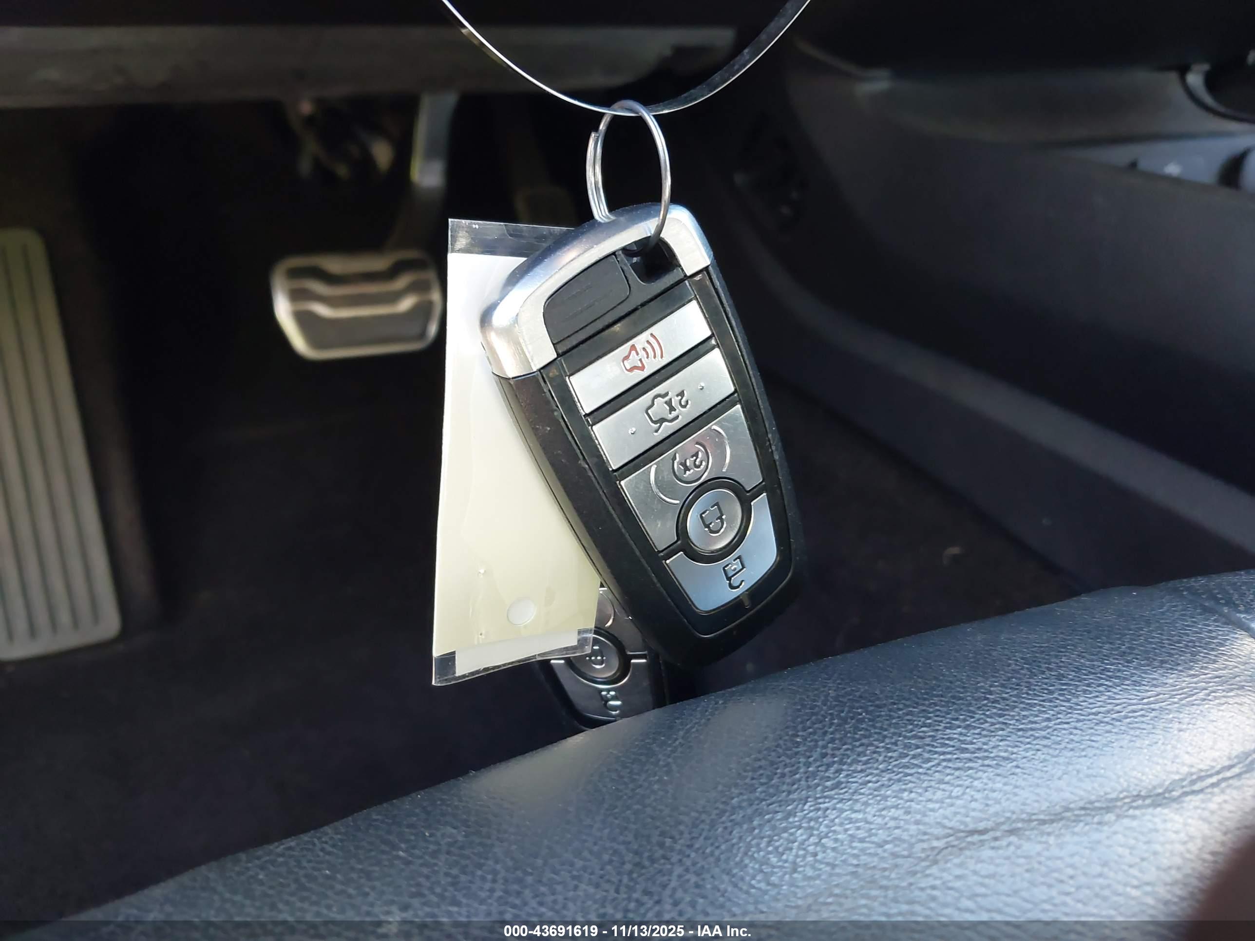 FORD FUSION image 11