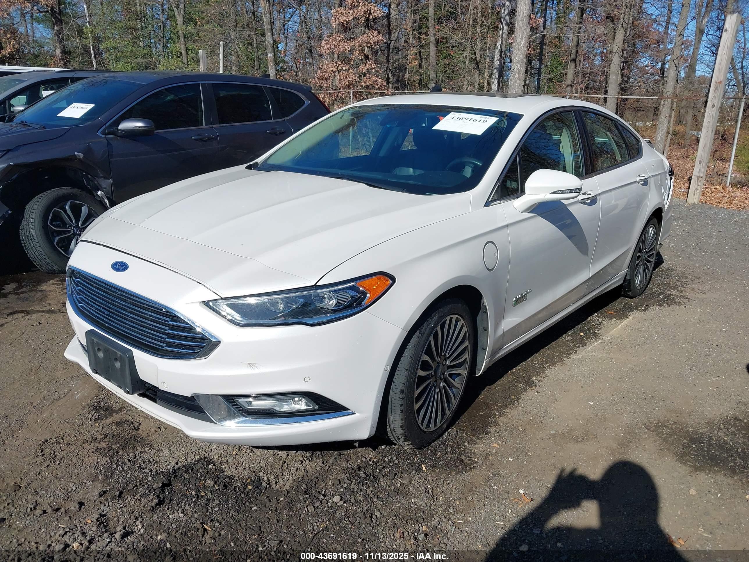 FORD FUSION image 2