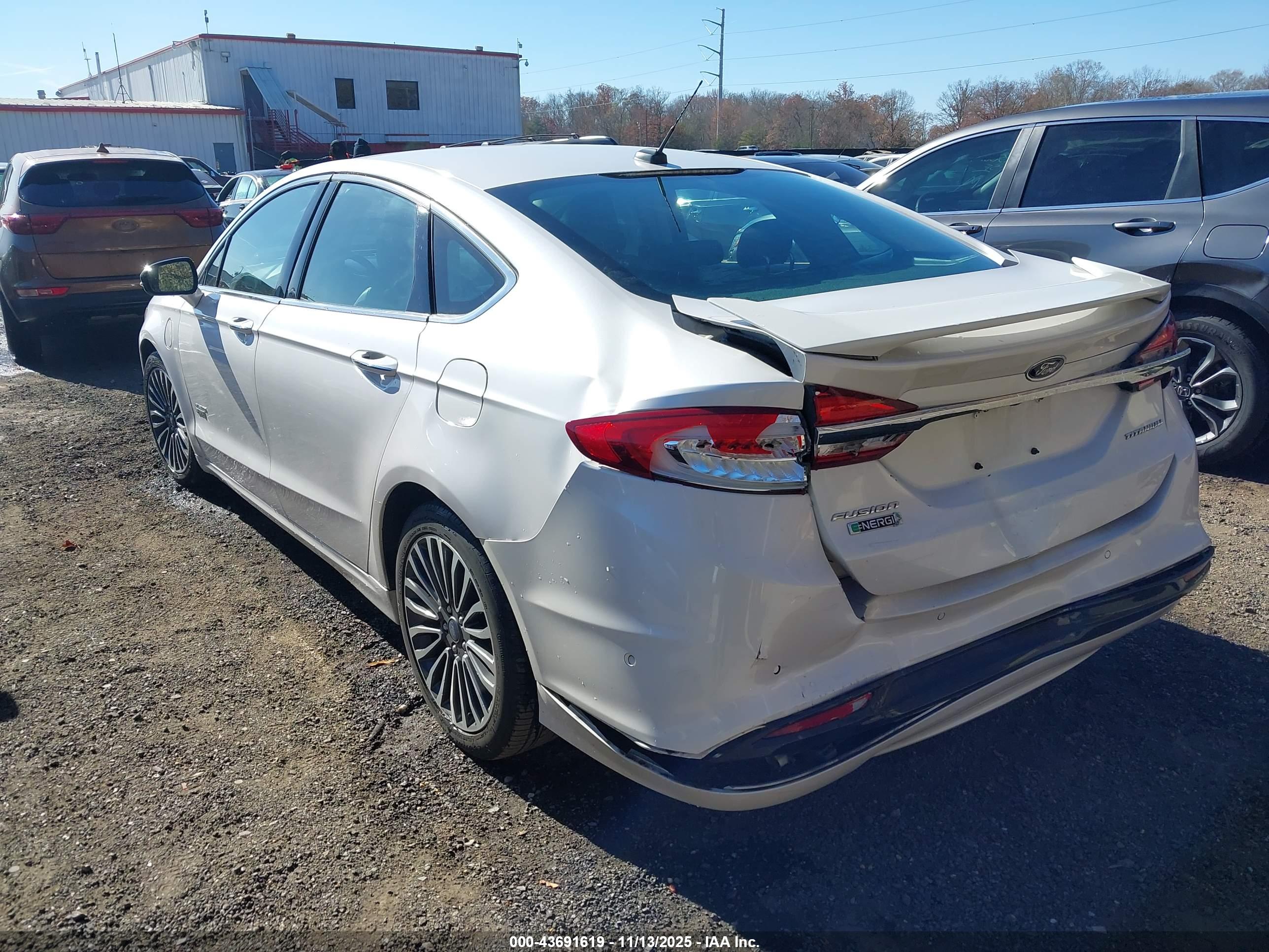 FORD FUSION image 3