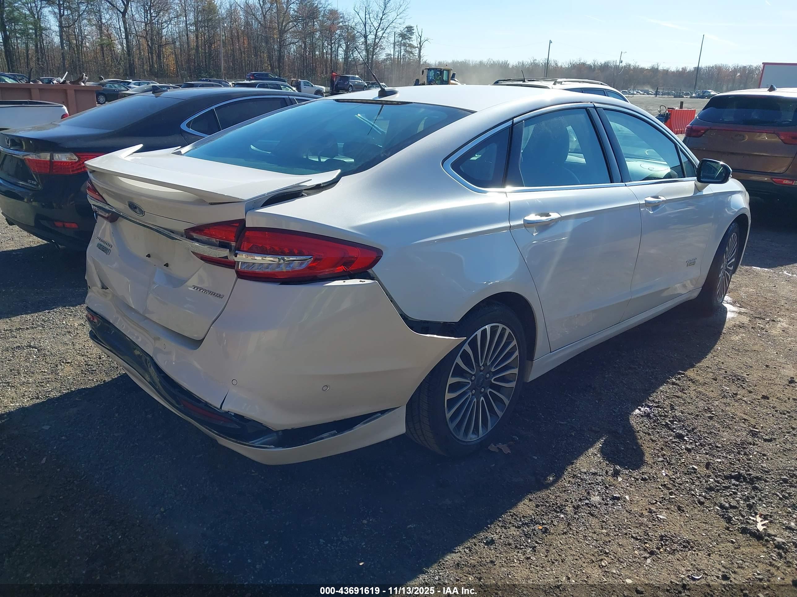 FORD FUSION image 4
