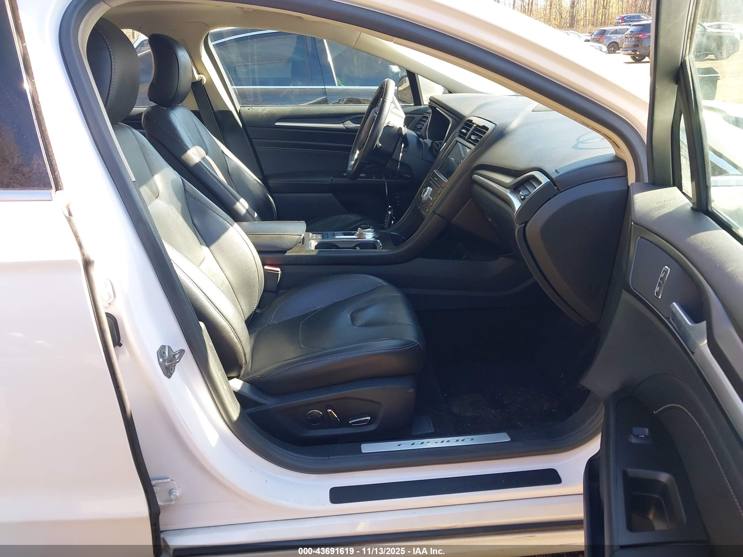 FORD FUSION image 5