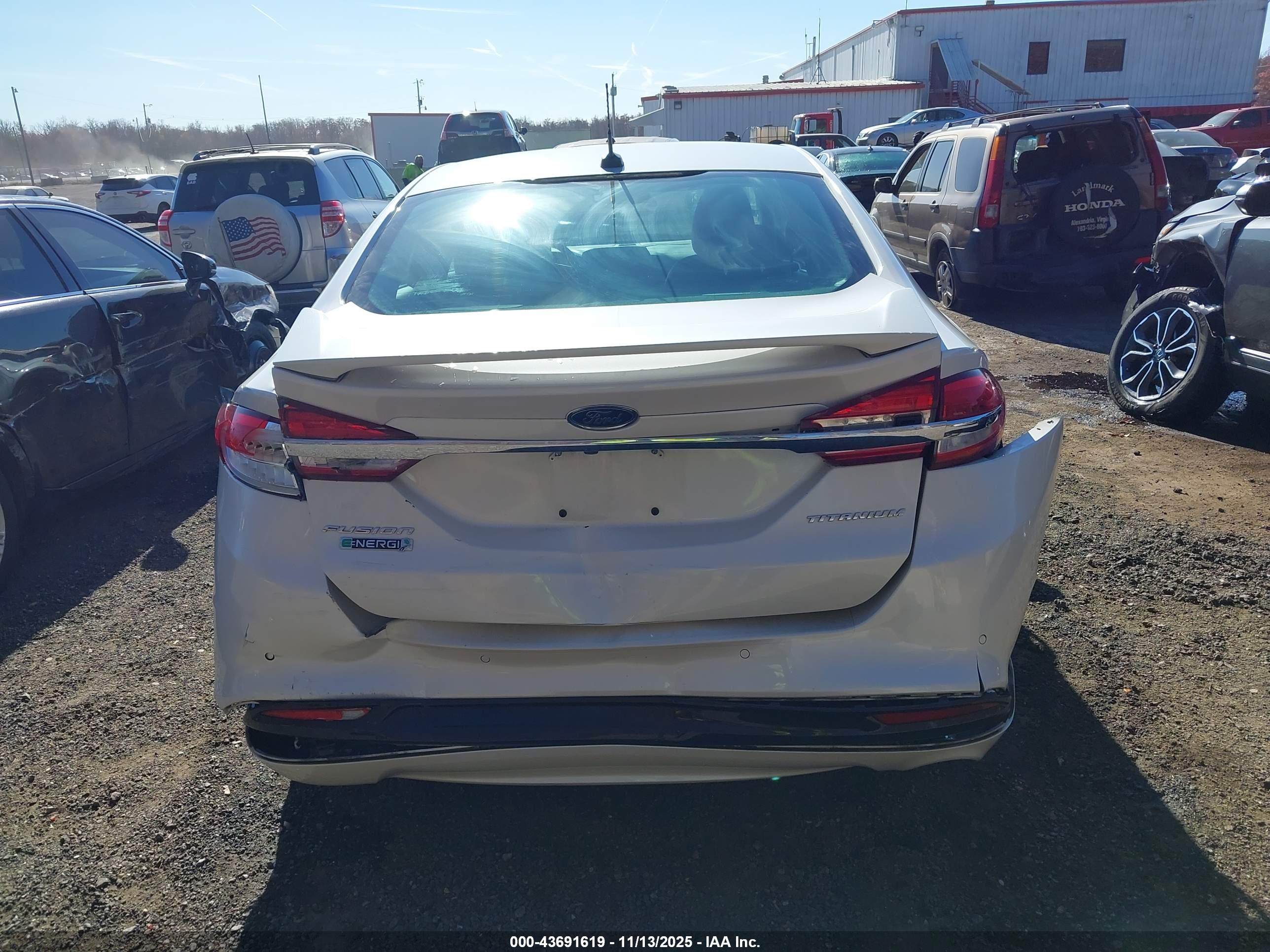 FORD FUSION image 6
